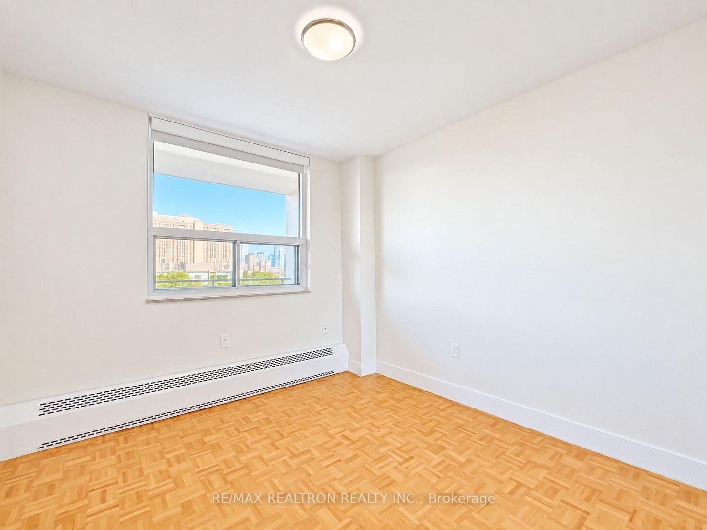 Photo 7 of Unit 1206, 666 Spadina Avenue, Toronto, University — HOMEH