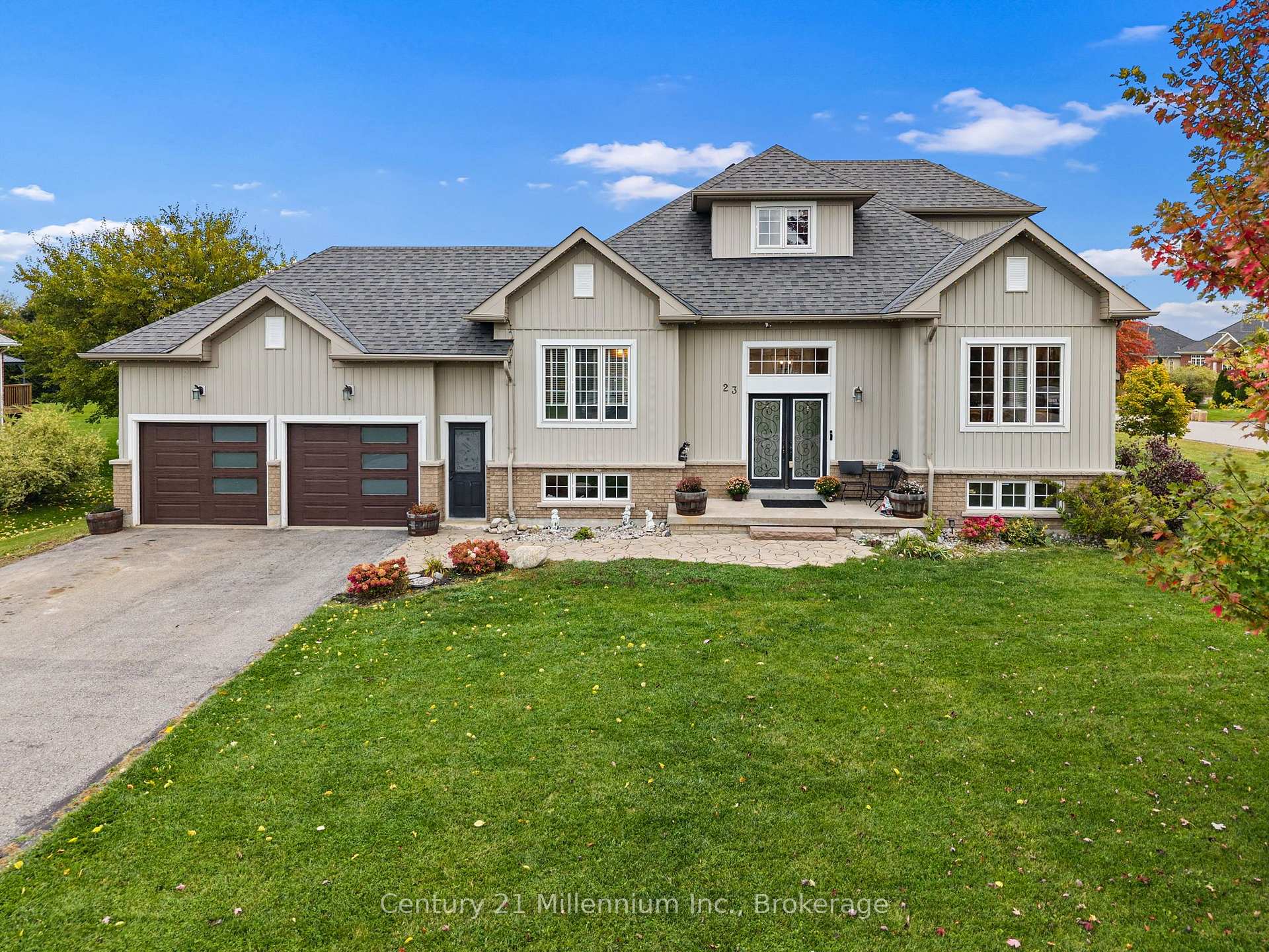 Photo 1 of 23 Butternut Crescent, Wasaga Beach — HOMEH