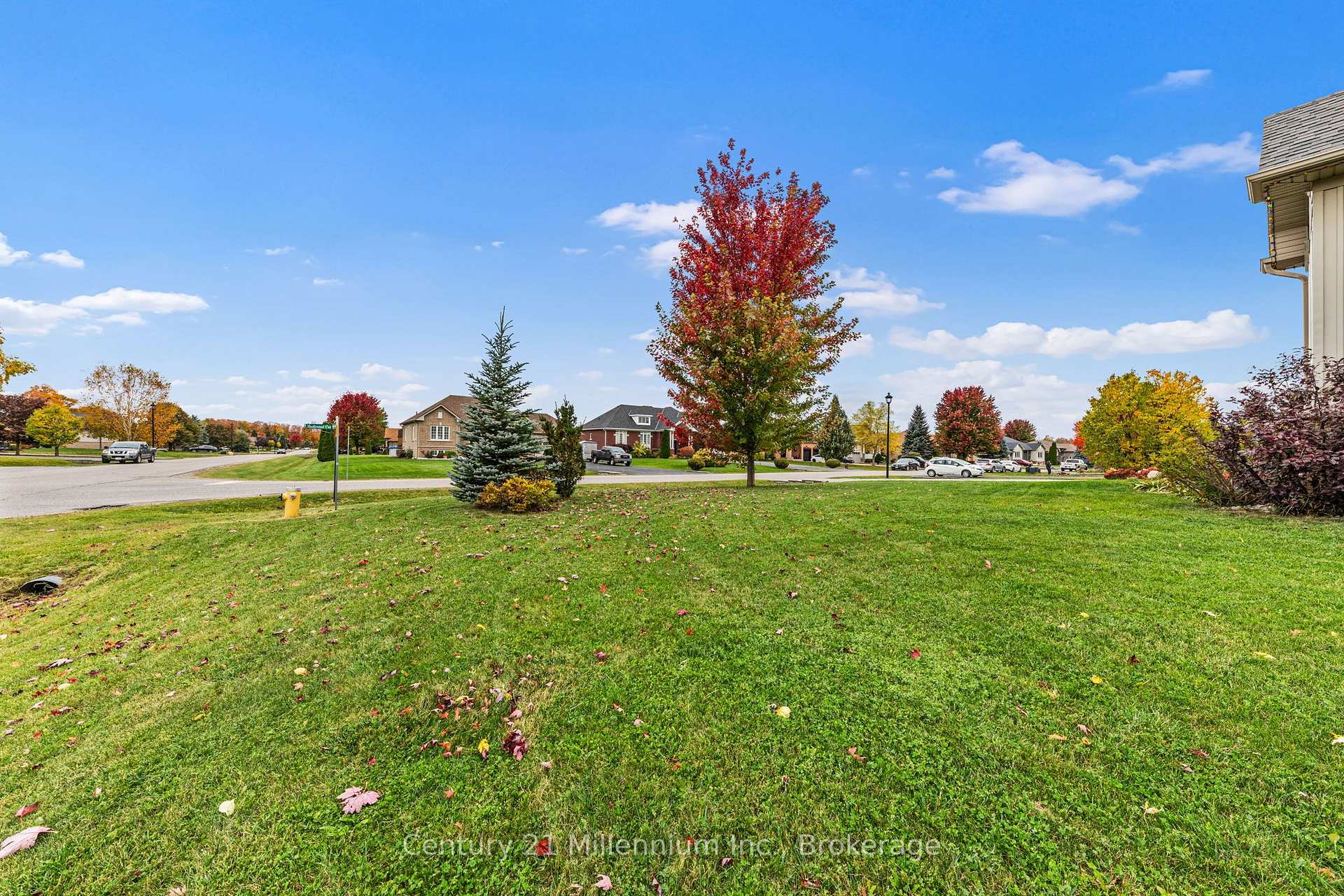 Photo 3 of 23 Butternut Crescent, Wasaga Beach — HOMEH