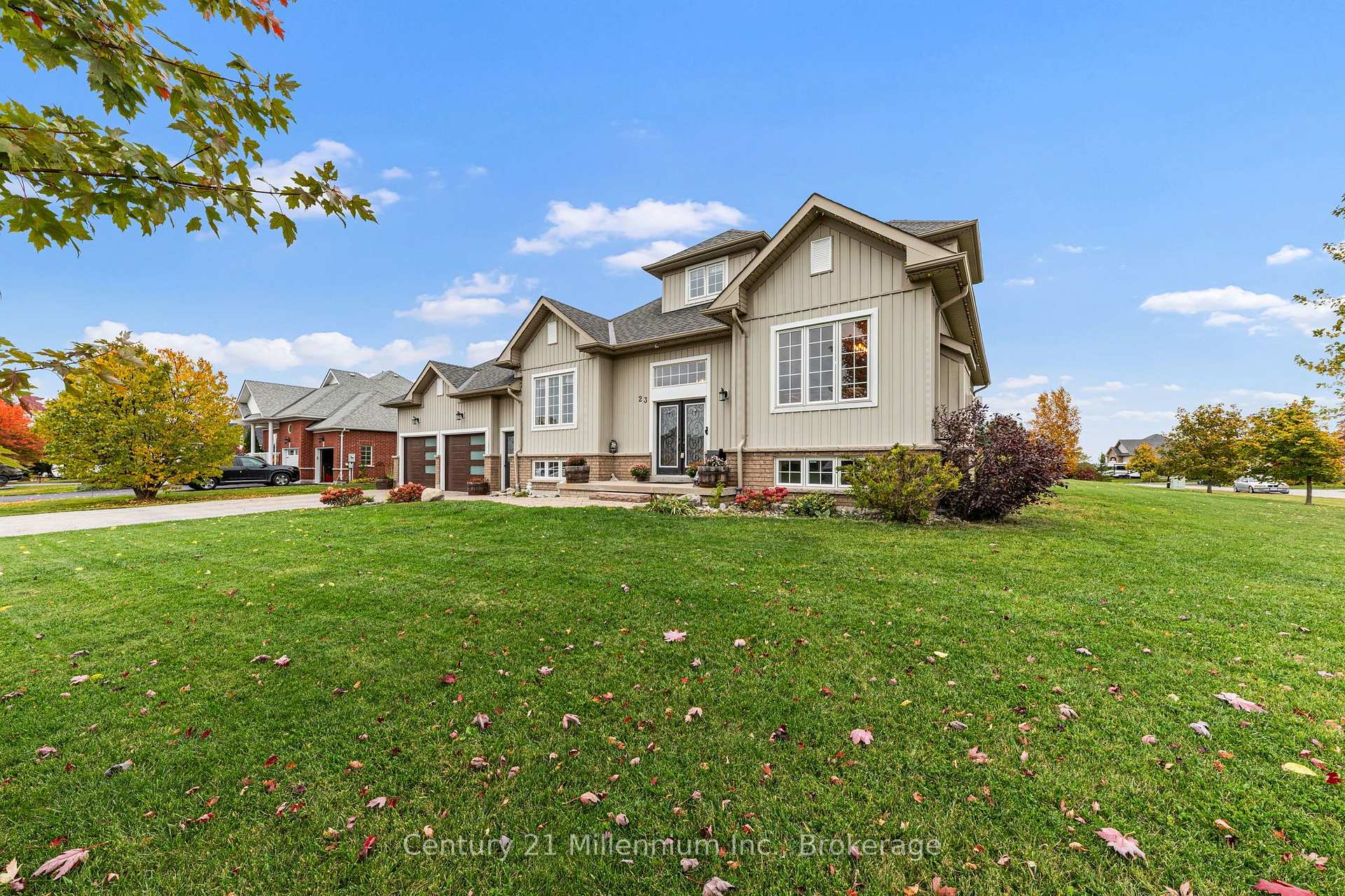 Photo 5 of 23 Butternut Crescent, Wasaga Beach — HOMEH