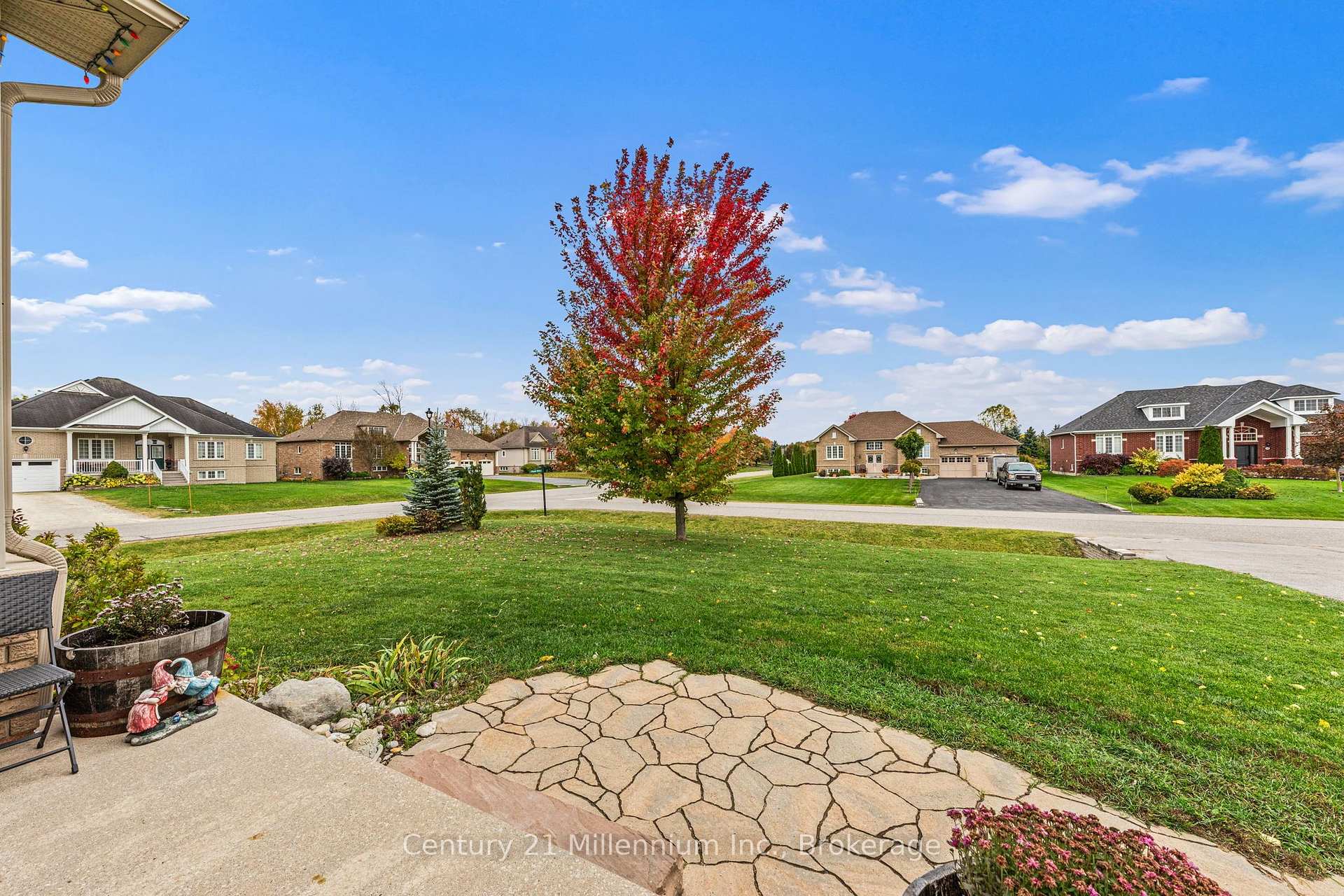 Photo 7 of 23 Butternut Crescent, Wasaga Beach — HOMEH