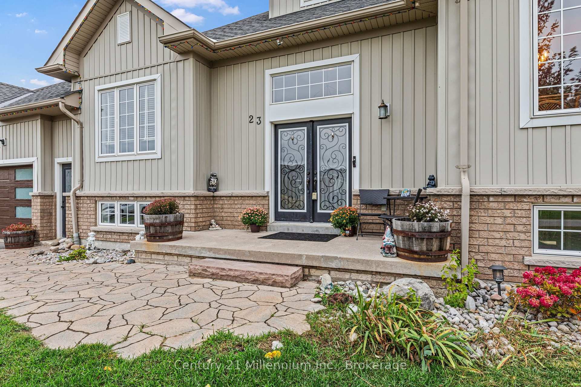 Photo 9 of 23 Butternut Crescent, Wasaga Beach — HOMEH