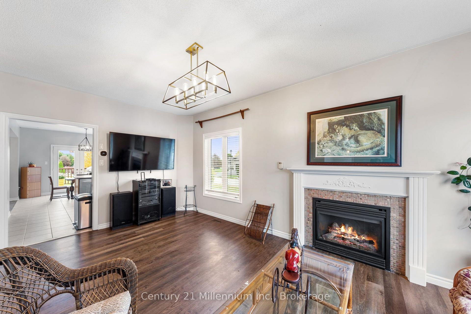 Photo 16 of 23 Butternut Crescent, Wasaga Beach — HOMEH