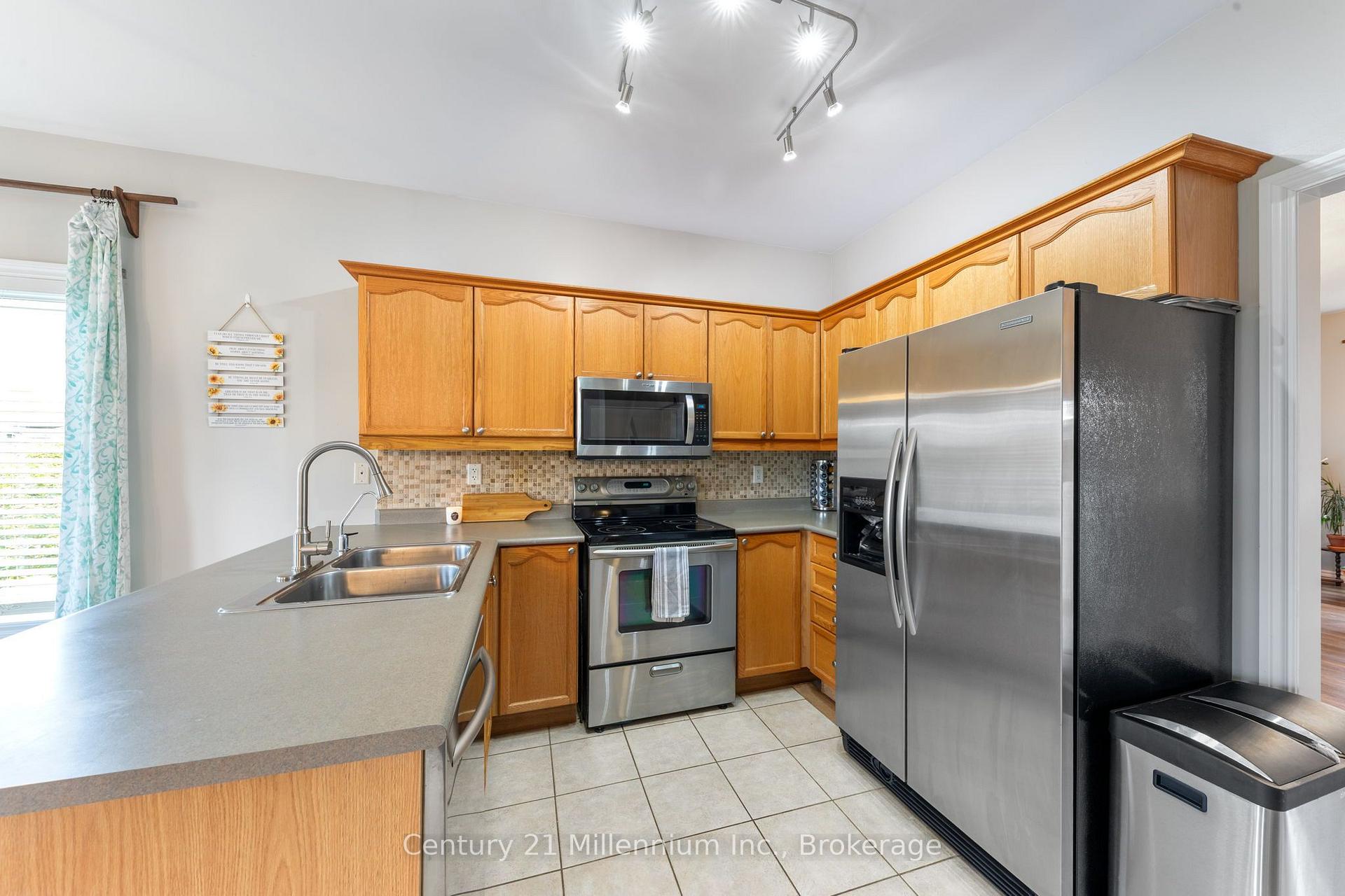 Photo 18 of 23 Butternut Crescent, Wasaga Beach — HOMEH