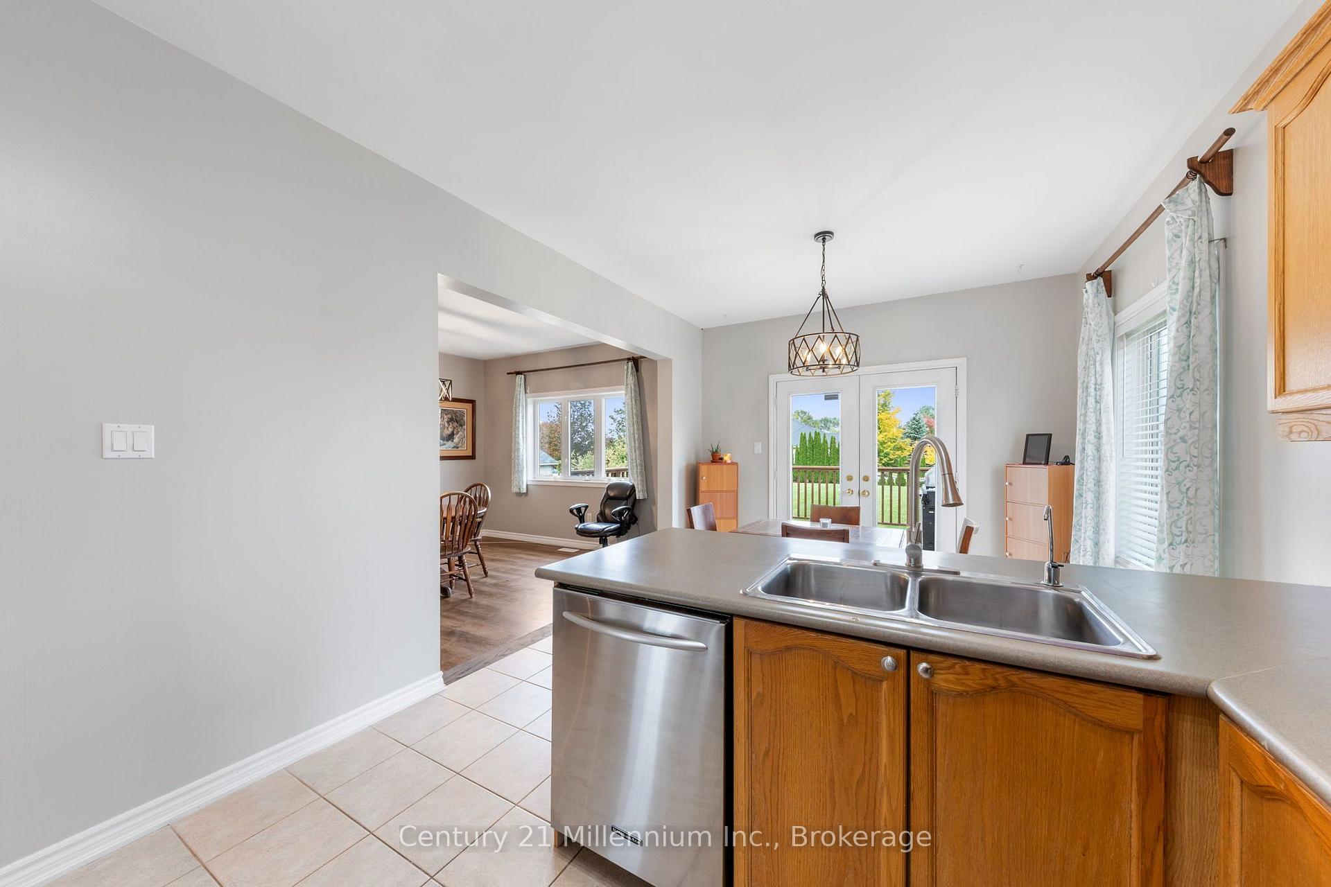 Photo 19 of 23 Butternut Crescent, Wasaga Beach — HOMEH