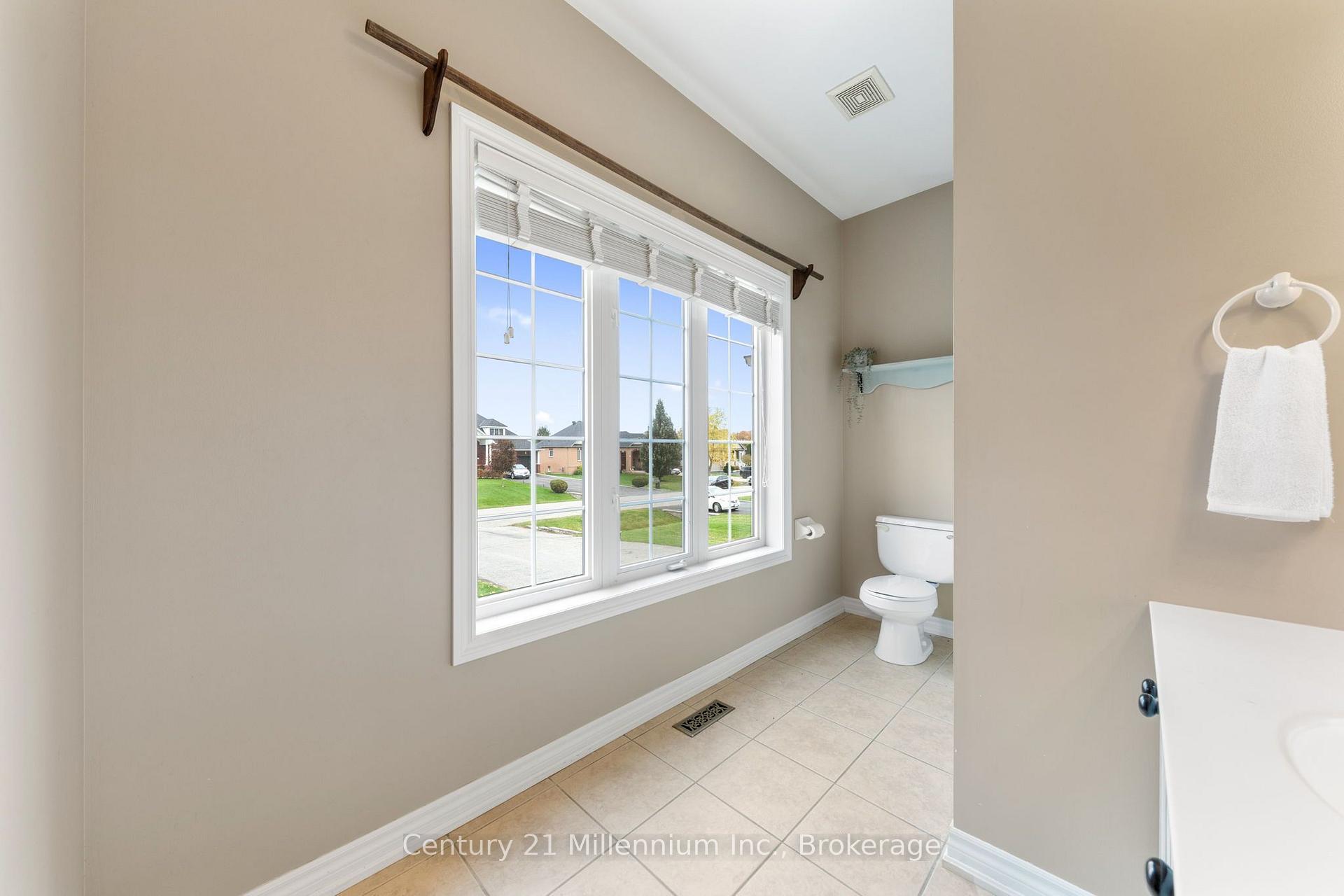 Photo 27 of 23 Butternut Crescent, Wasaga Beach — HOMEH
