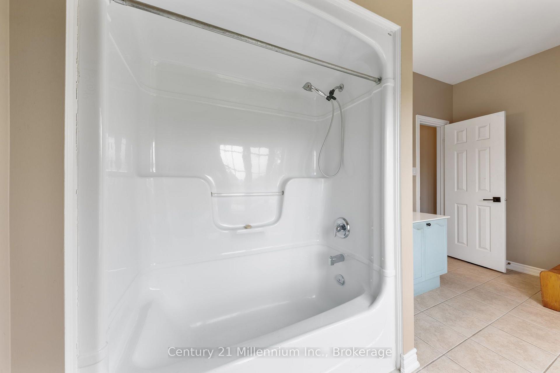 Photo 28 of 23 Butternut Crescent, Wasaga Beach — HOMEH