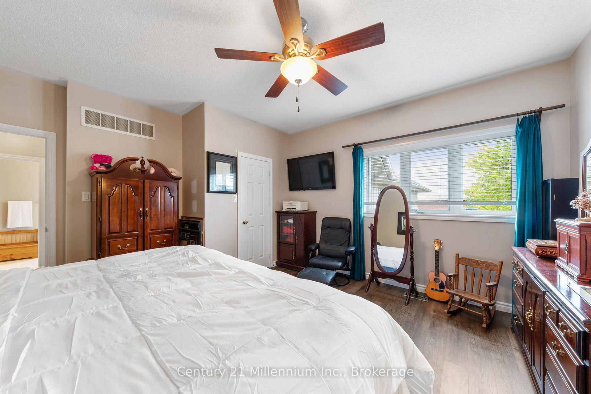 Photo 32 of 23 Butternut Crescent, Wasaga Beach — HOMEH