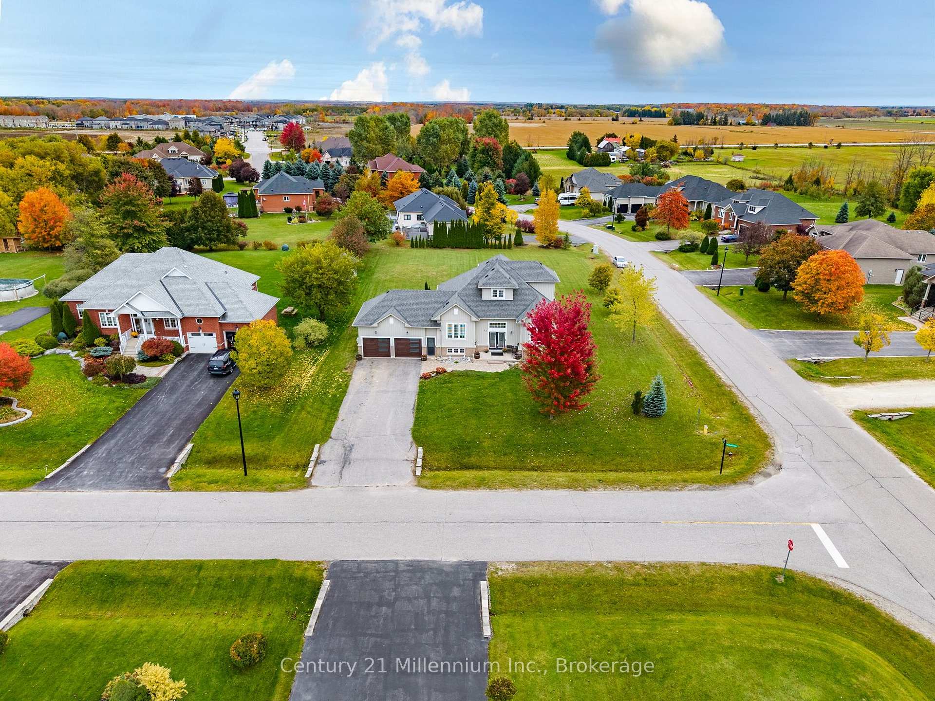 Photo 2 of 23 Butternut Crescent, Wasaga Beach — HOMEH