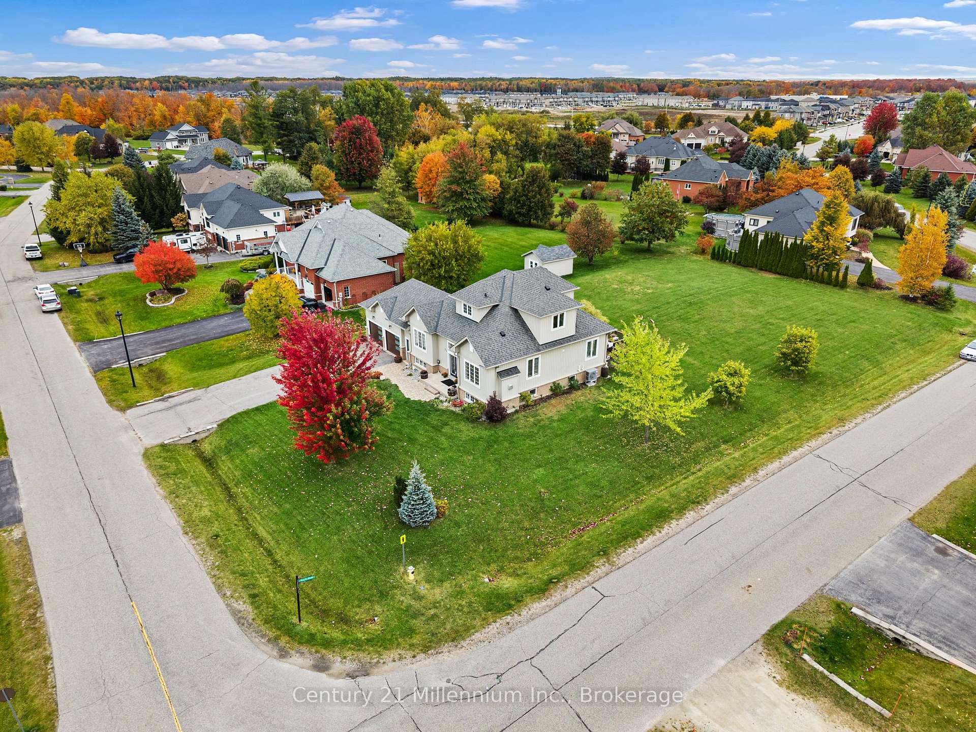 Photo 4 of 23 Butternut Crescent, Wasaga Beach — HOMEH