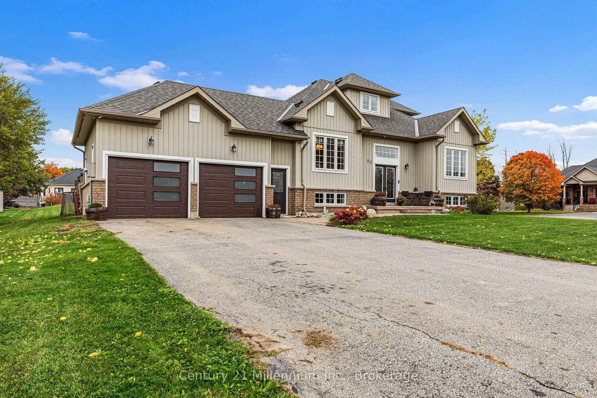 Photo 11 of 23 Butternut Crescent, Wasaga Beach — HOMEH