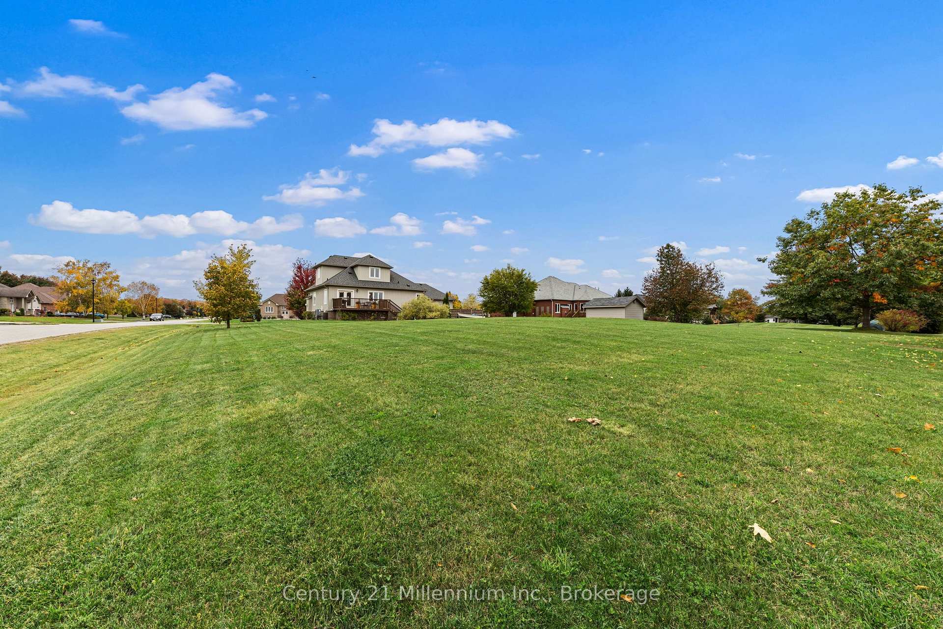 Photo 53 of 23 Butternut Crescent, Wasaga Beach — HOMEH