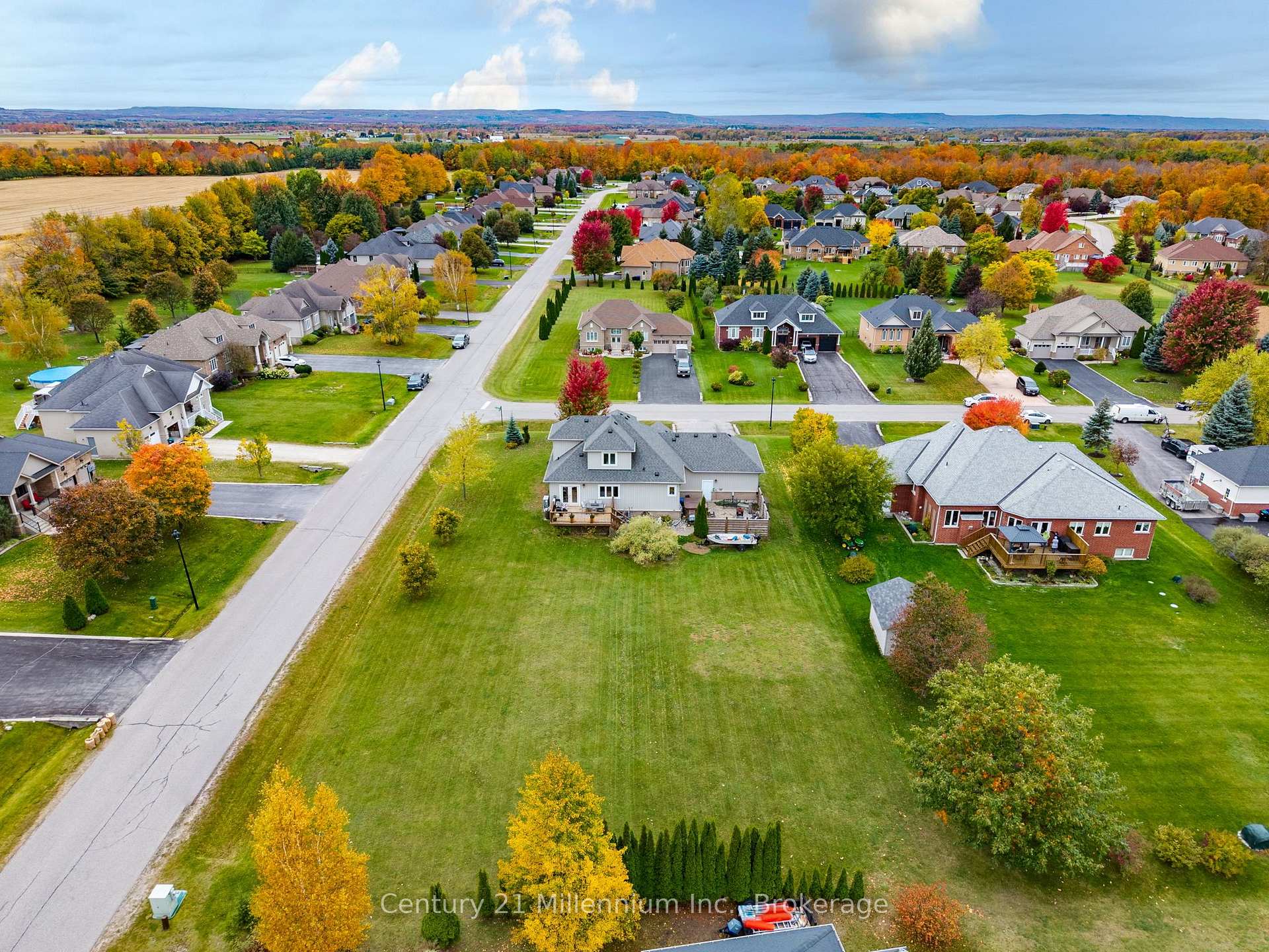 Photo 55 of 23 Butternut Crescent, Wasaga Beach — HOMEH