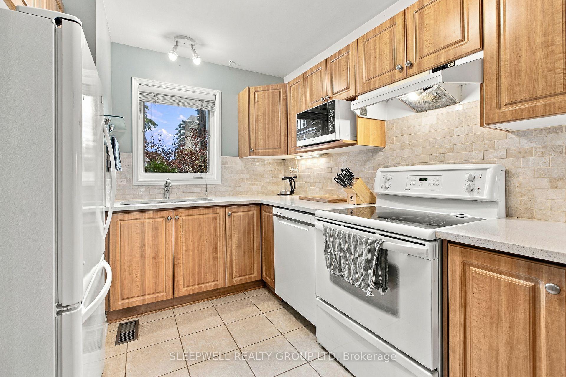 Photo 4 of 12 Maclean Street, Ottawa, West Centre Town — HOMEH