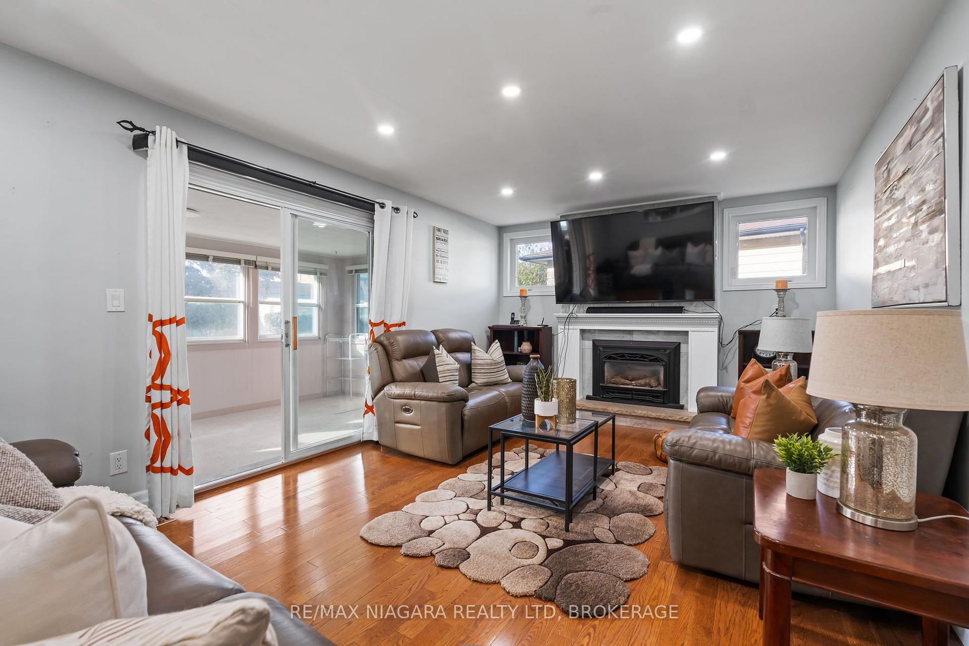 Photo 14 of 31 Jessica Drive, St. Catharines, Vine/Linwell — HOMEH