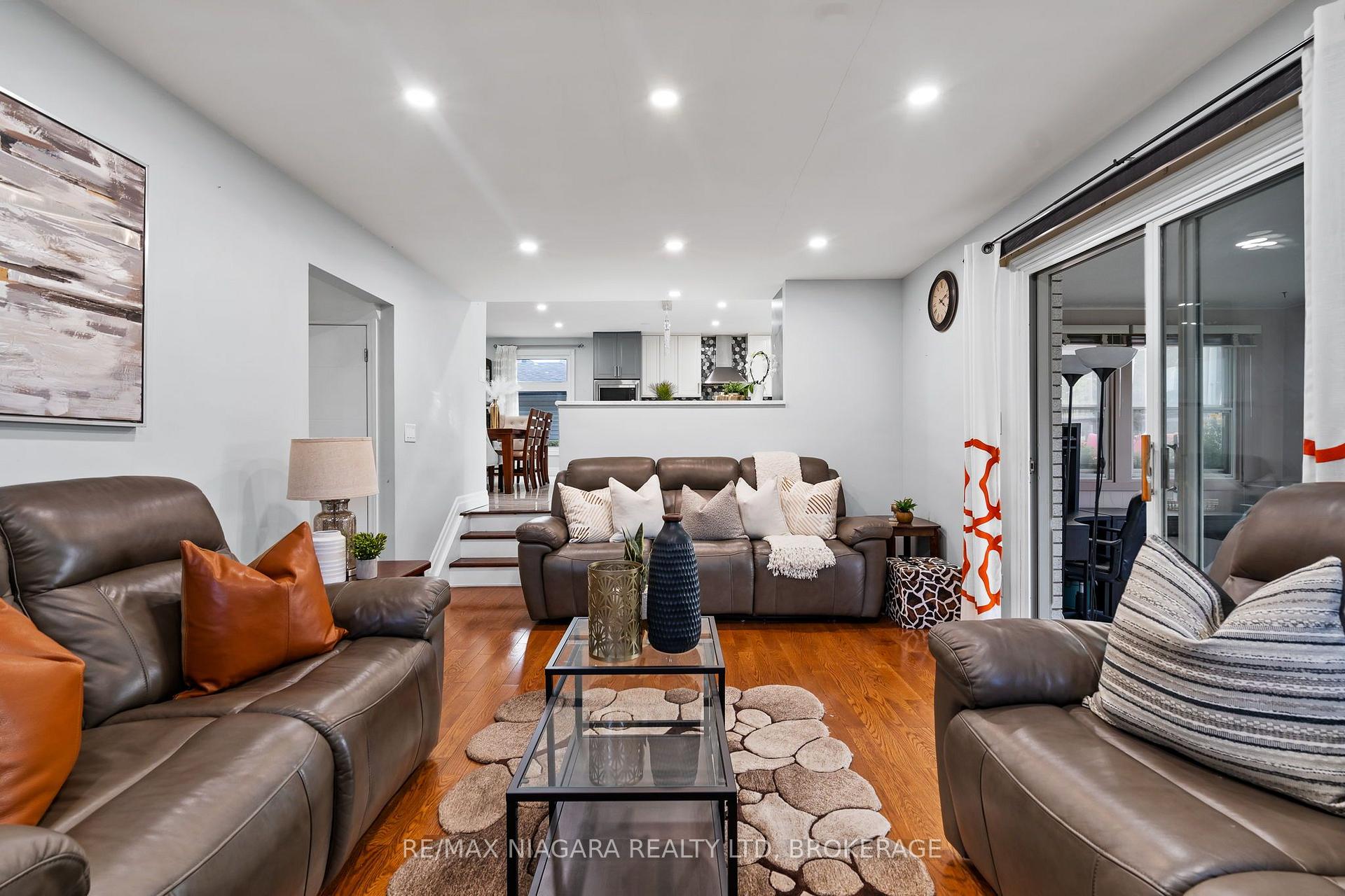 Photo 16 of 31 Jessica Drive, St. Catharines, Vine/Linwell — HOMEH