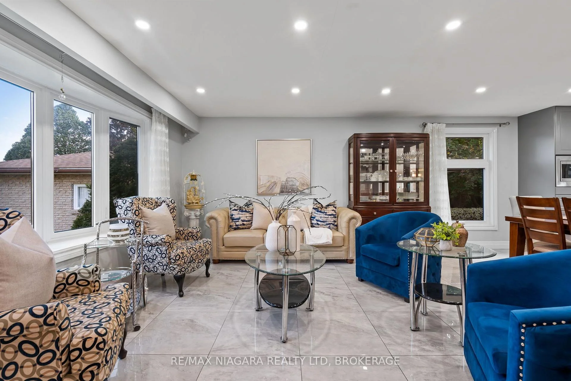 Photo 9 of 31 Jessica Drive, St. Catharines, Vine/Linwell — HOMEH
