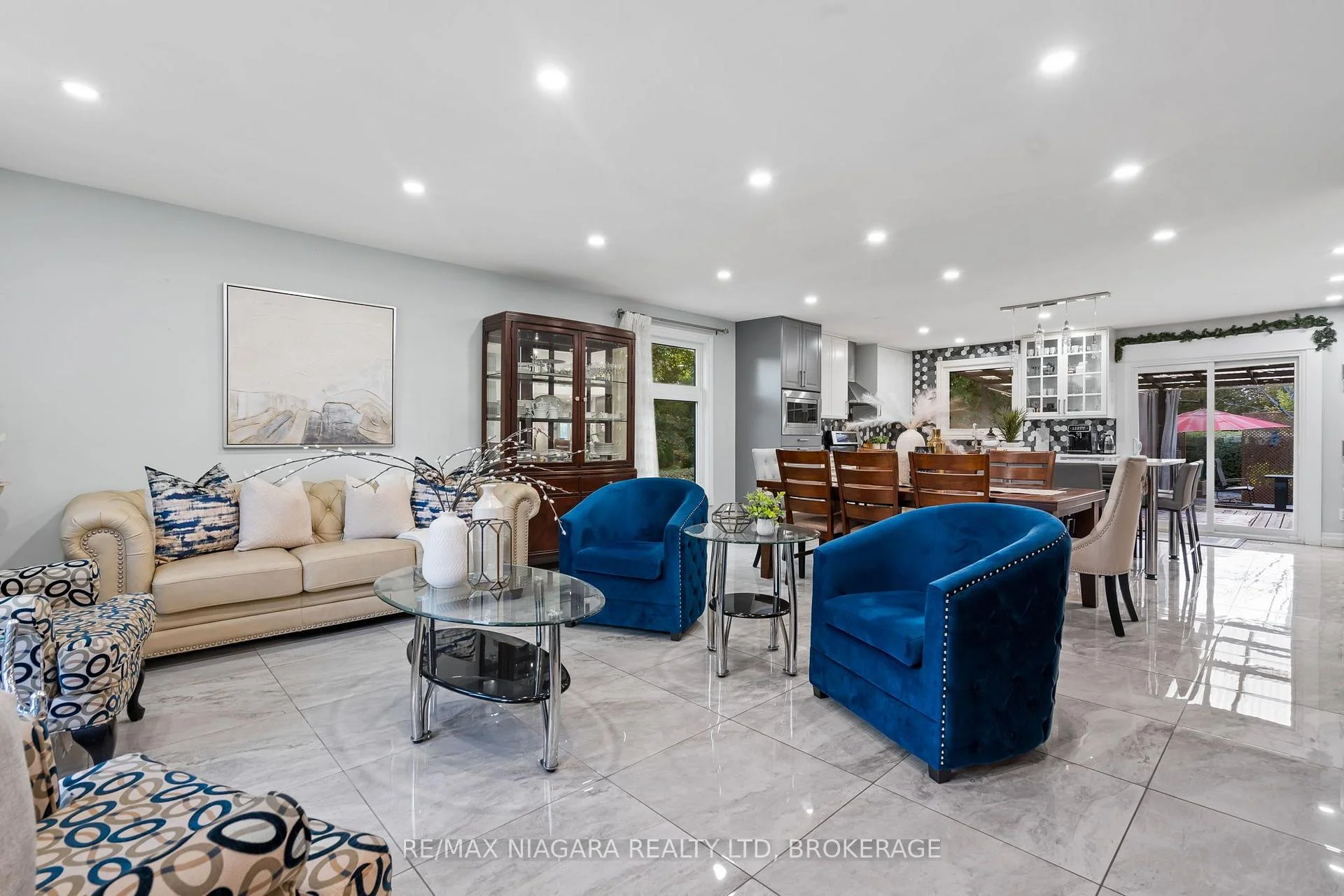 Photo 7 of 31 Jessica Drive, St. Catharines, Vine/Linwell — HOMEH