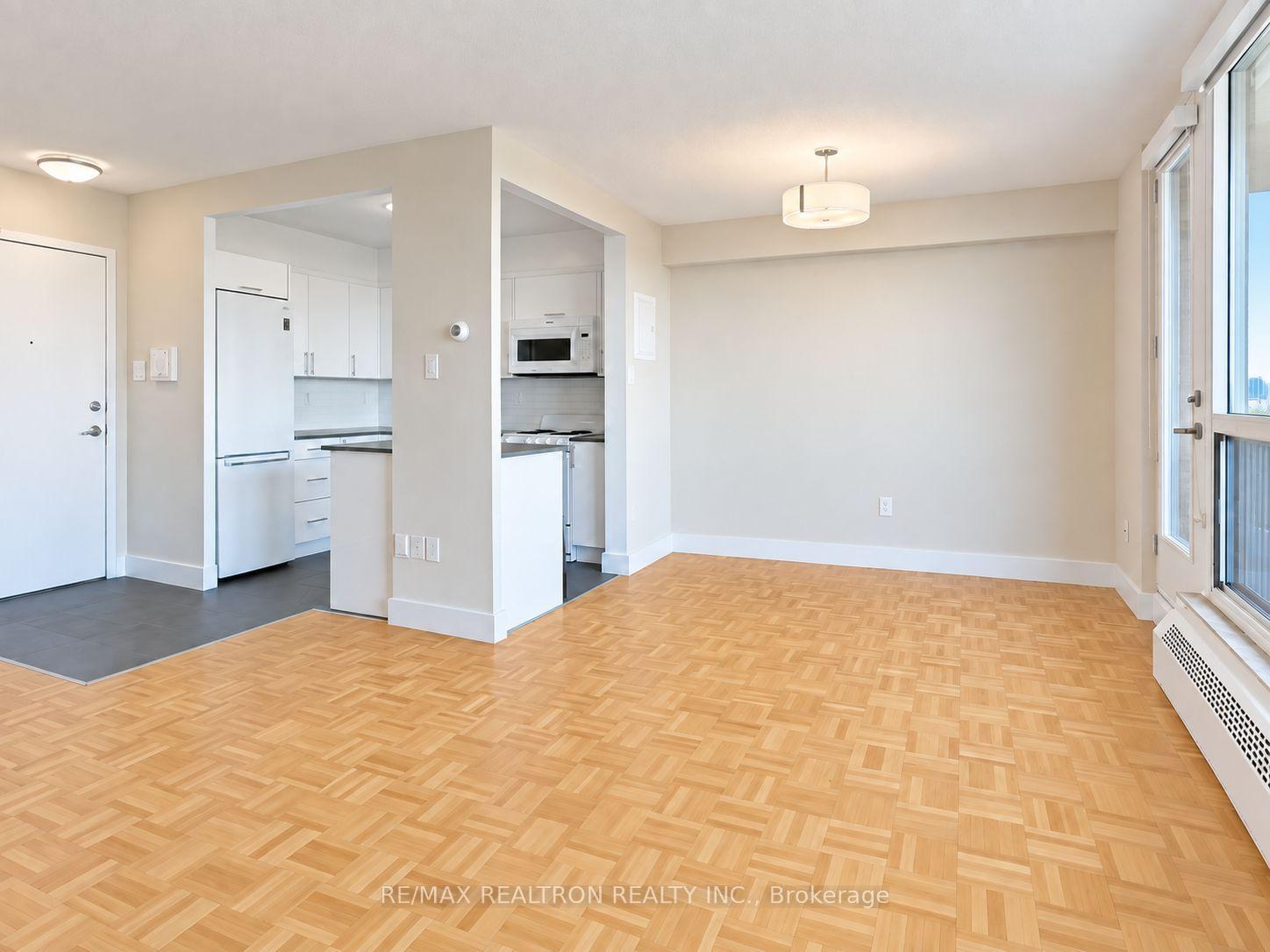 Photo 3 of Unit 2209, 666 Spadina Avenue, Toronto, University — HOMEH