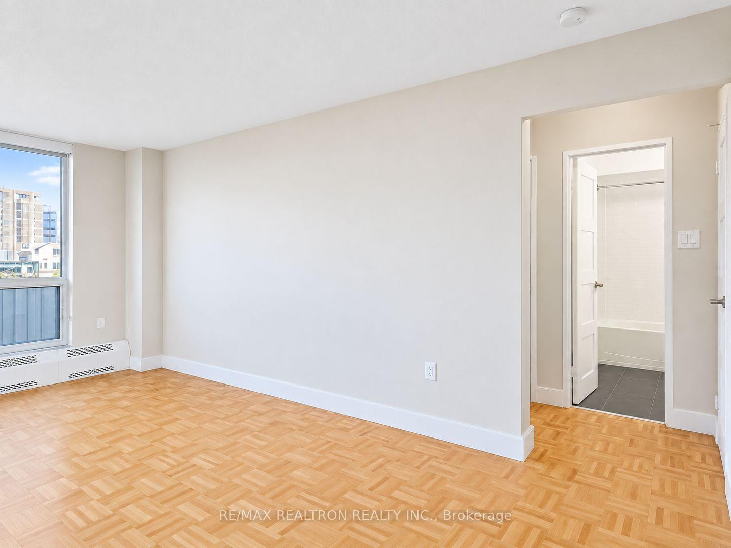 Photo 5 of Unit 2209, 666 Spadina Avenue, Toronto, University — HOMEH