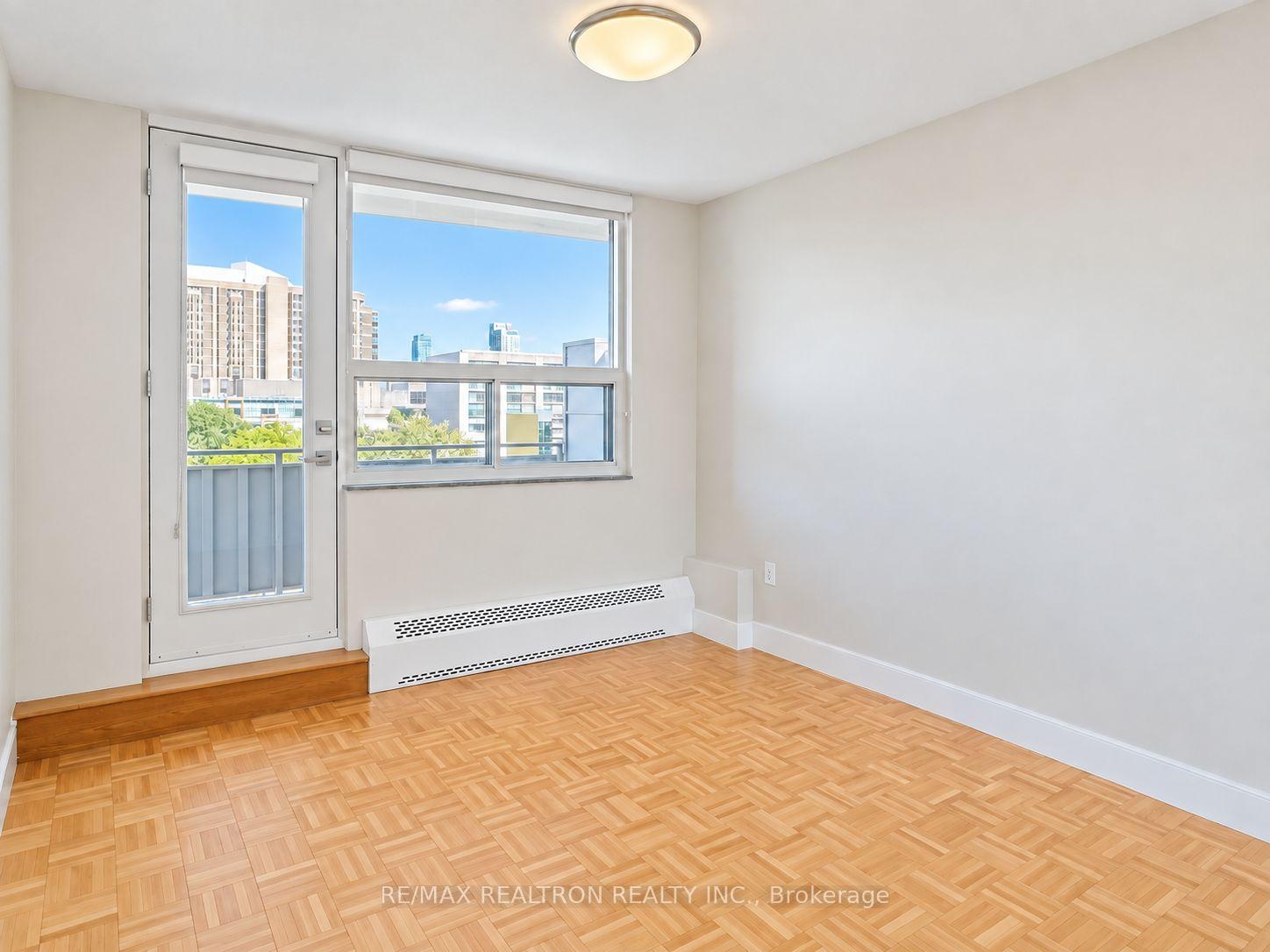 Photo 6 of Unit 2209, 666 Spadina Avenue, Toronto, University — HOMEH