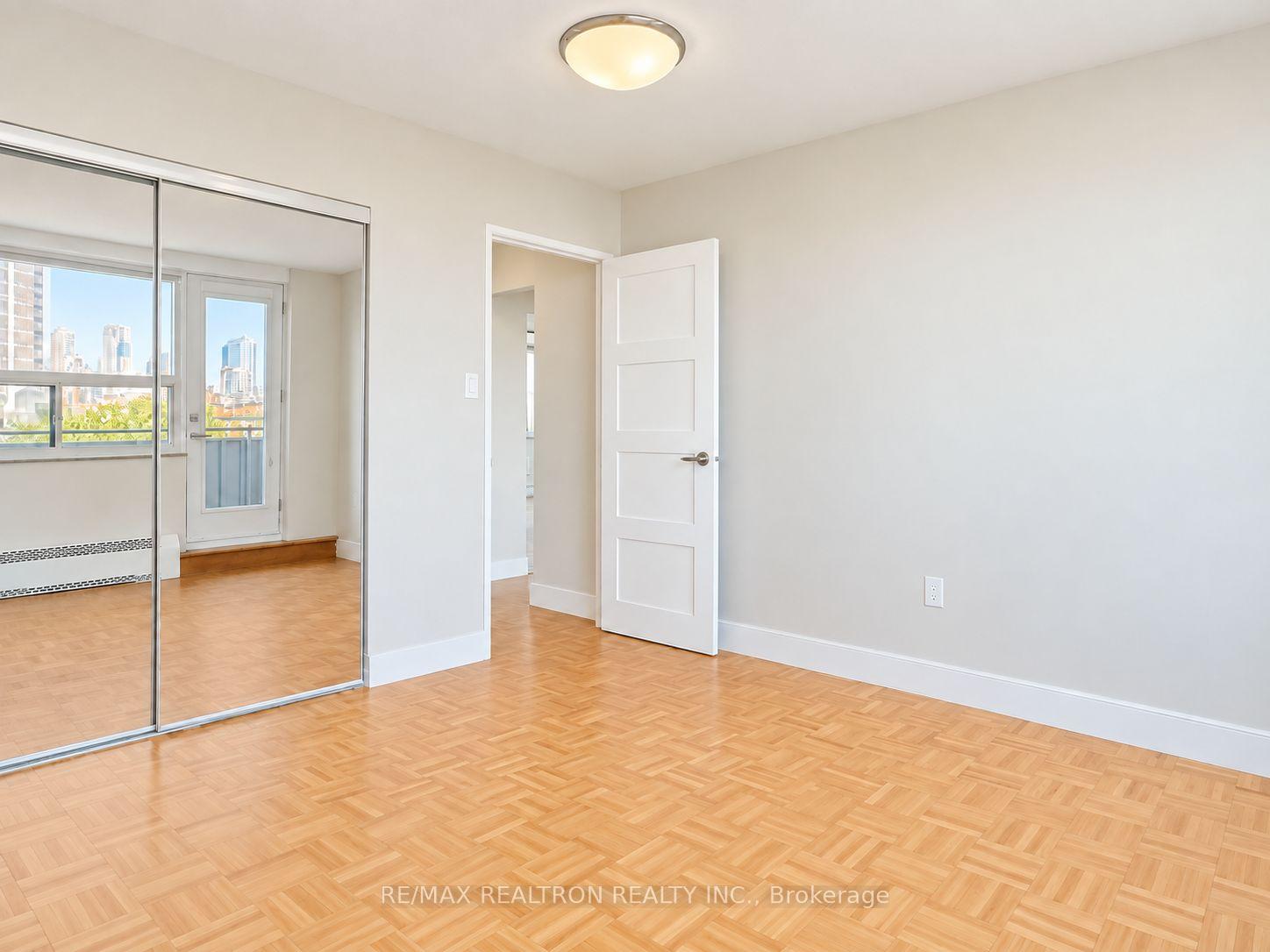Photo 7 of Unit 2209, 666 Spadina Avenue, Toronto, University — HOMEH