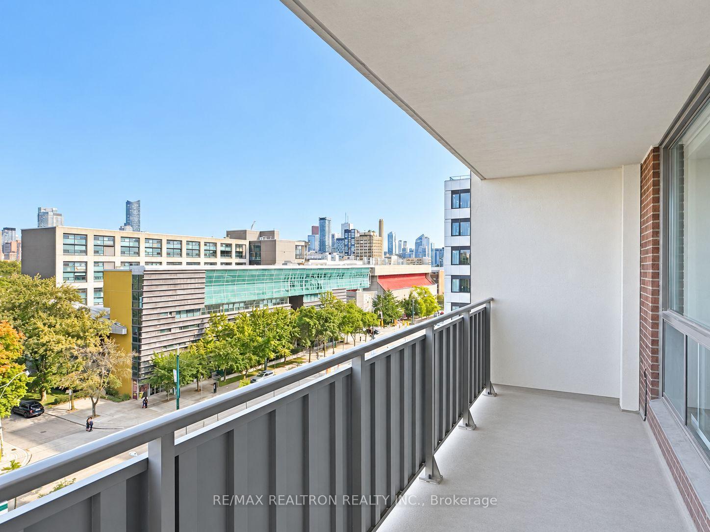 Photo 9 of Unit 2209, 666 Spadina Avenue, Toronto, University — HOMEH