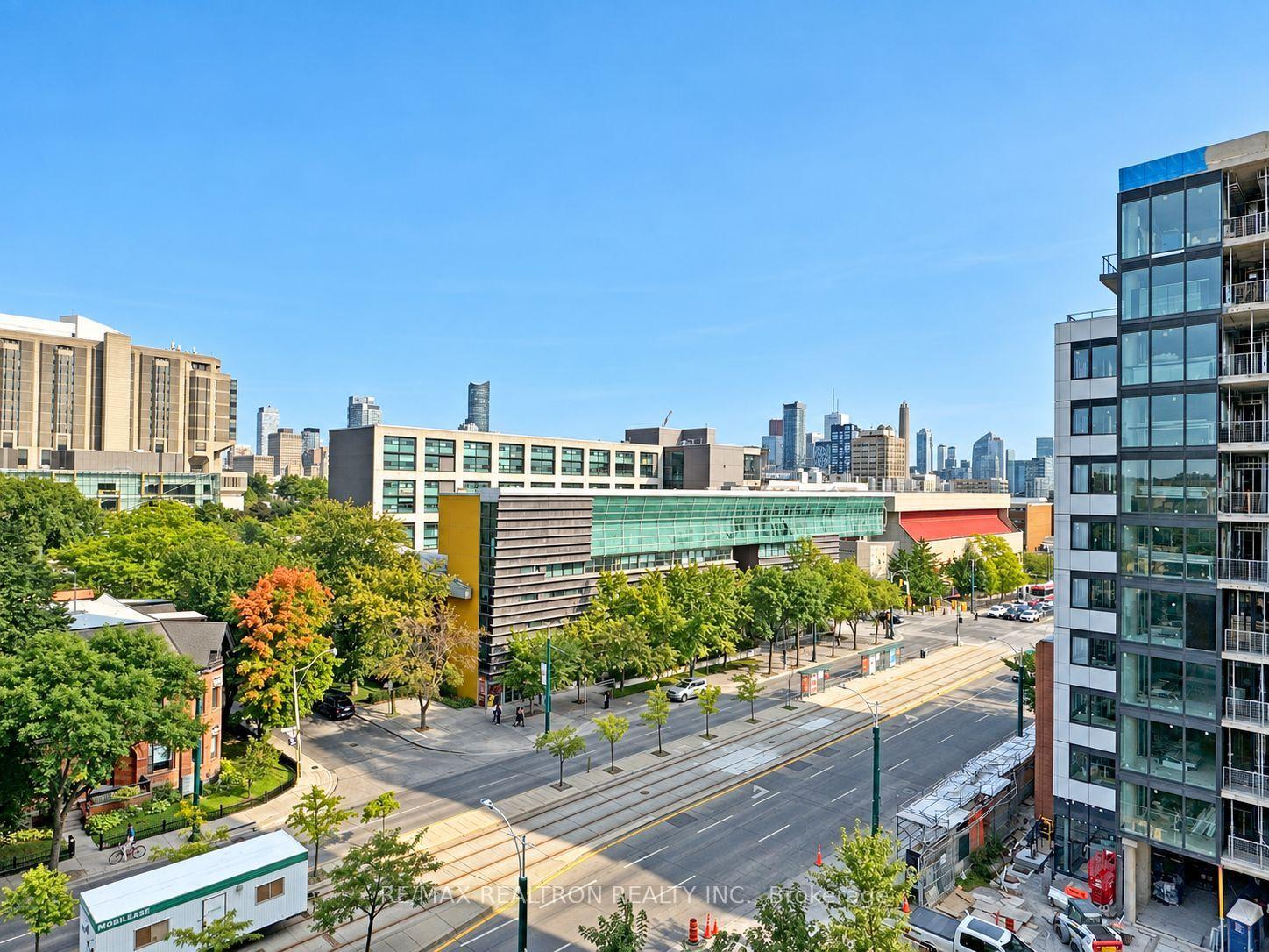 Photo 10 of Unit 2209, 666 Spadina Avenue, Toronto, University — HOMEH