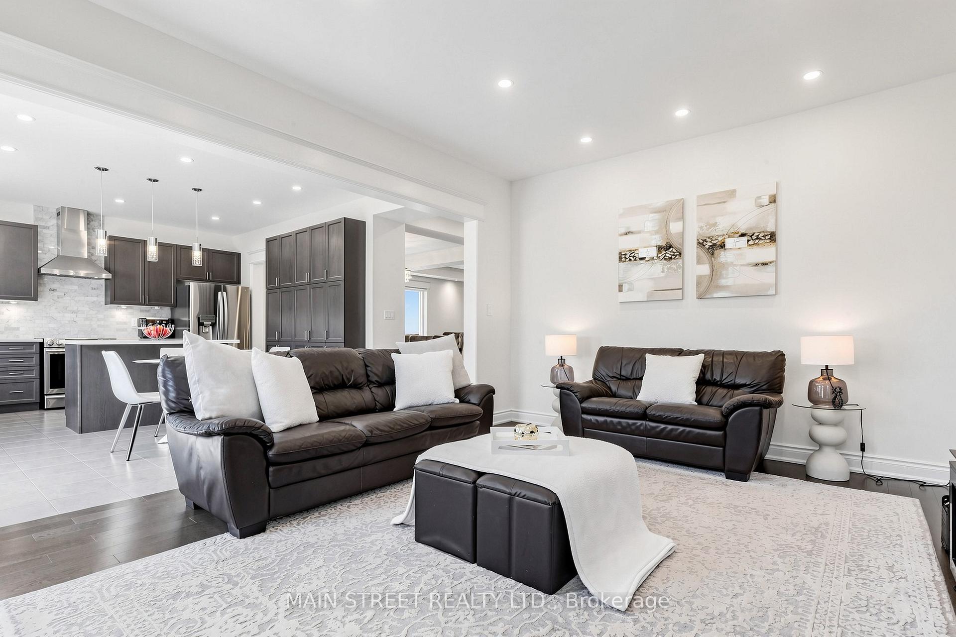 Photo 6 of 11 Robert Baldwin Boulevard, East Gwillimbury, Sharon — HOMEH