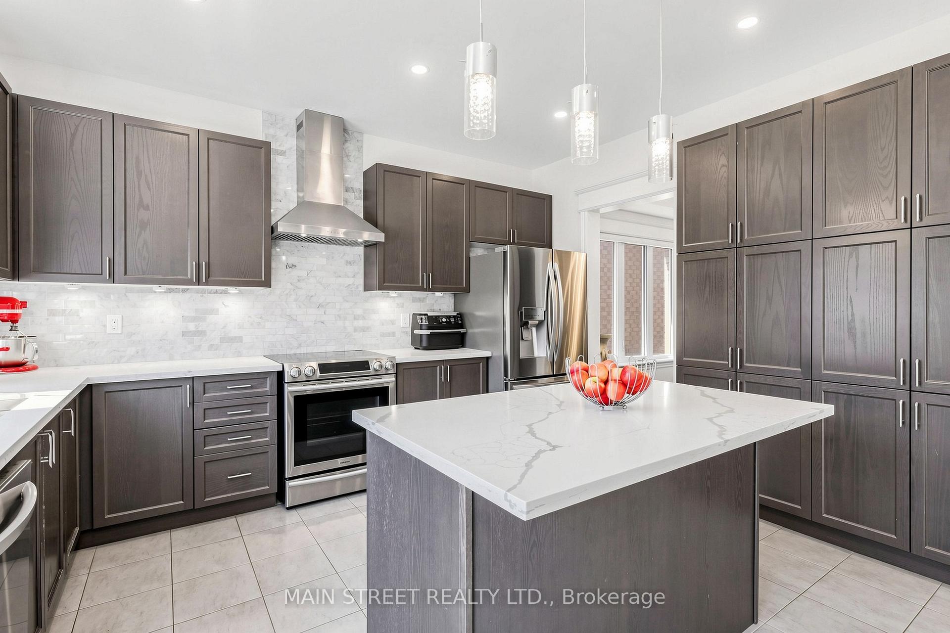 Photo 11 of 11 Robert Baldwin Boulevard, East Gwillimbury, Sharon — HOMEH