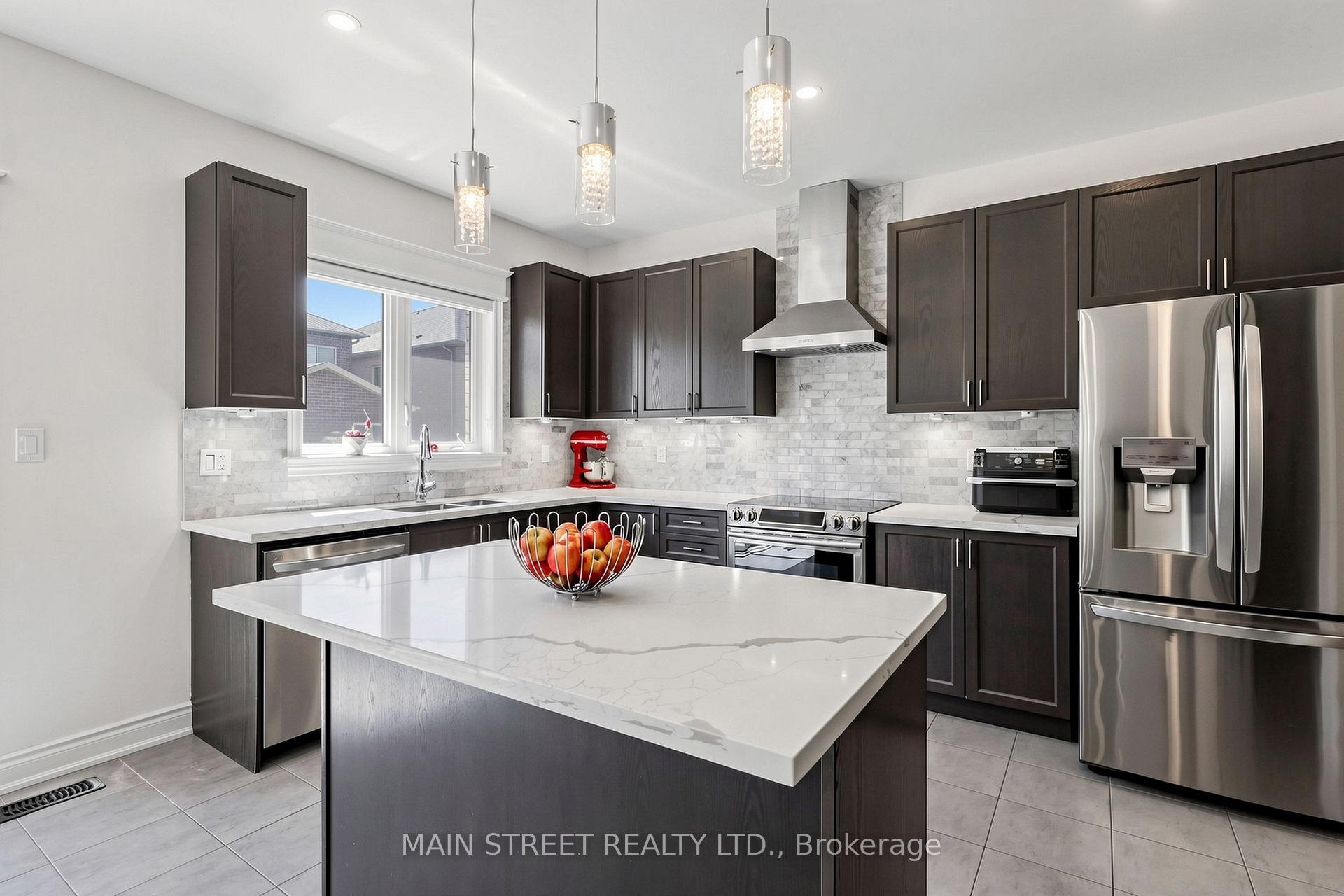 Photo 12 of 11 Robert Baldwin Boulevard, East Gwillimbury, Sharon — HOMEH
