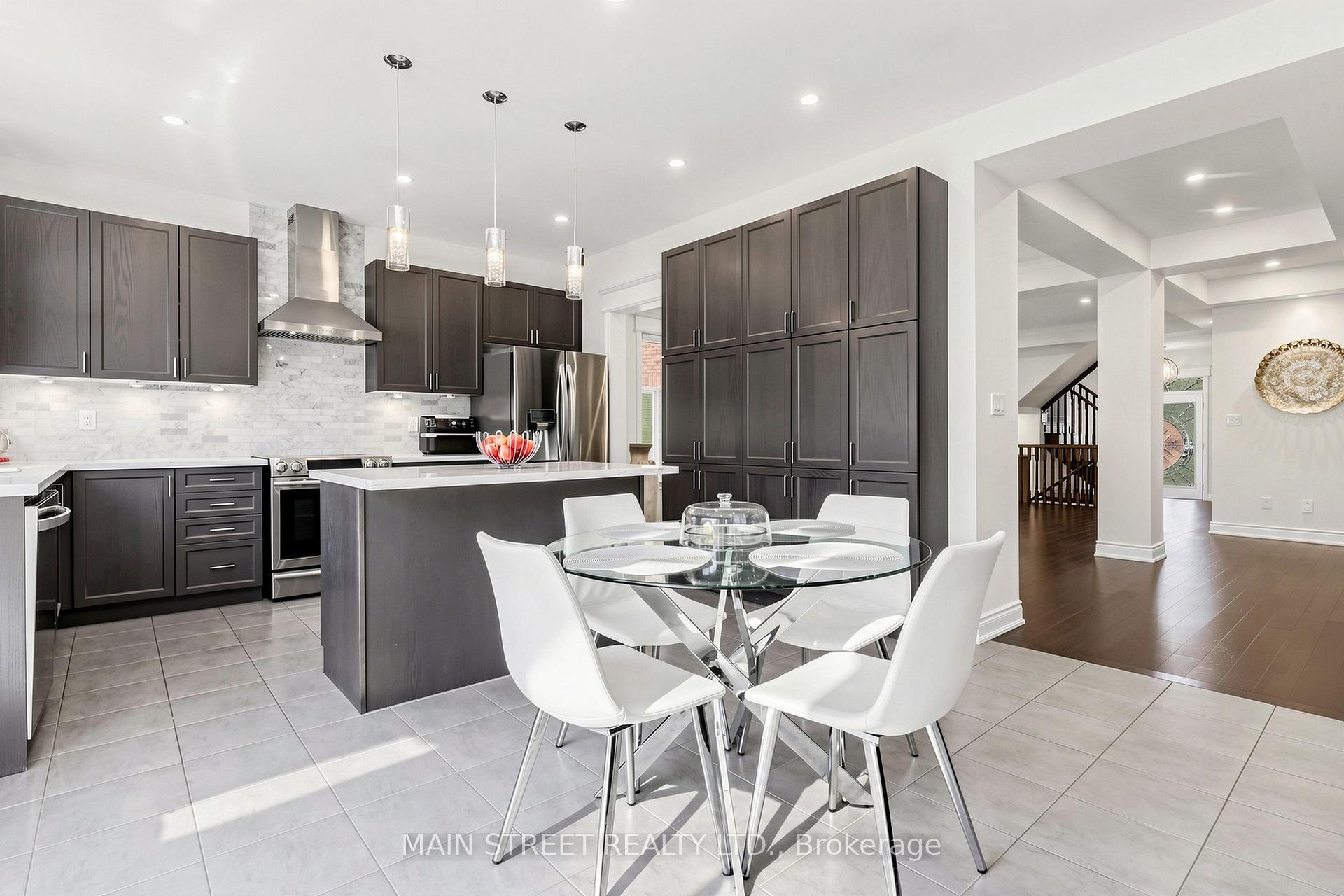 Photo 16 of 11 Robert Baldwin Boulevard, East Gwillimbury, Sharon — HOMEH
