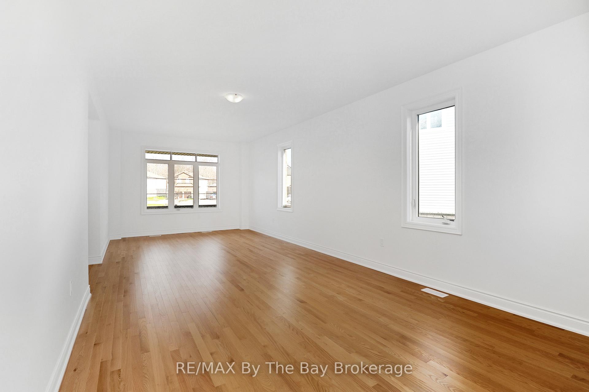 Photo 5 of 50 Amber Drive, Wasaga Beach — HOMEH