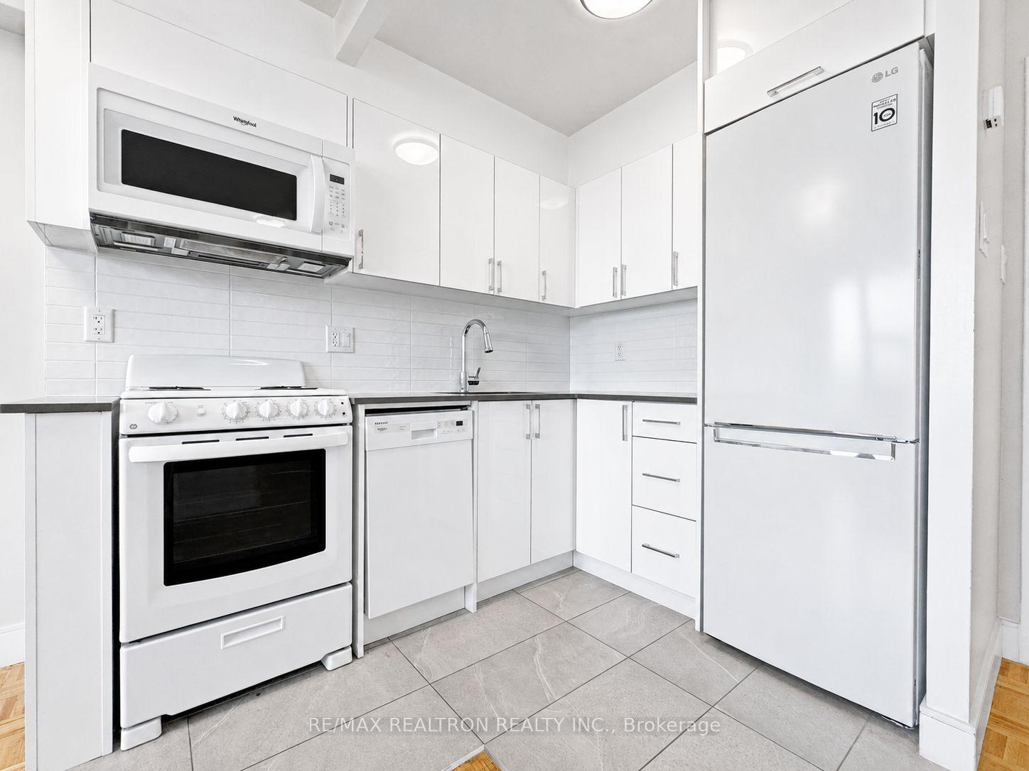 Photo 3 of Unit 907, 1500 Bathurst Street, Toronto, Humewood-Cedarvale — HOMEH