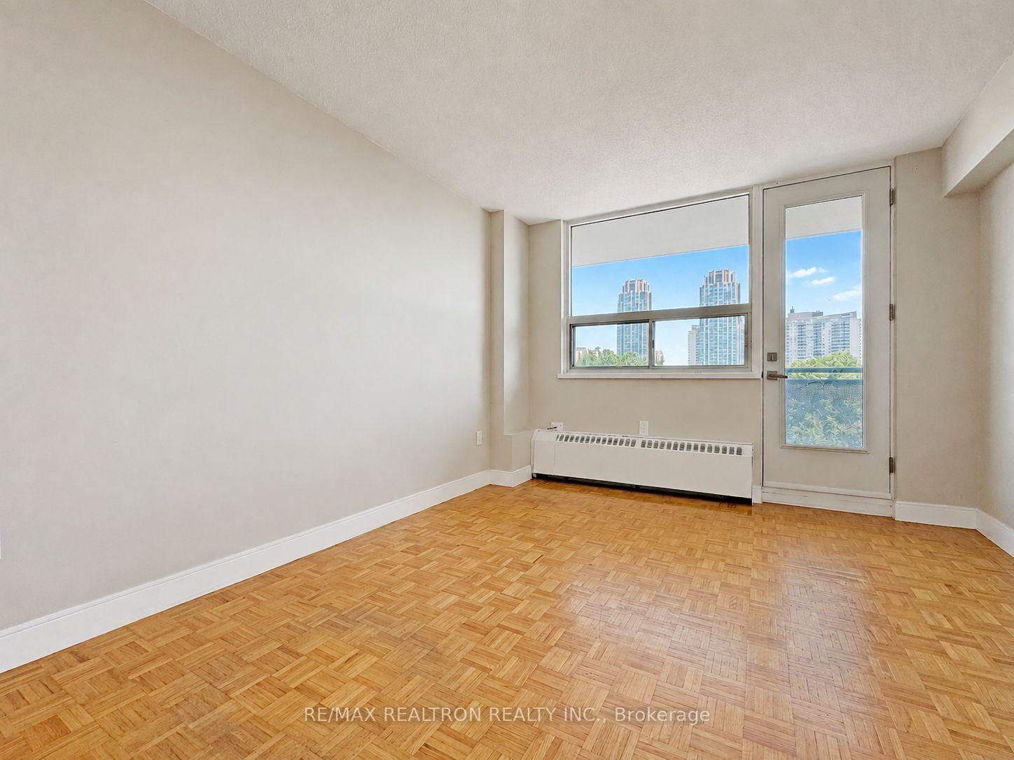 Photo 4 of Unit 907, 1500 Bathurst Street, Toronto, Humewood-Cedarvale — HOMEH