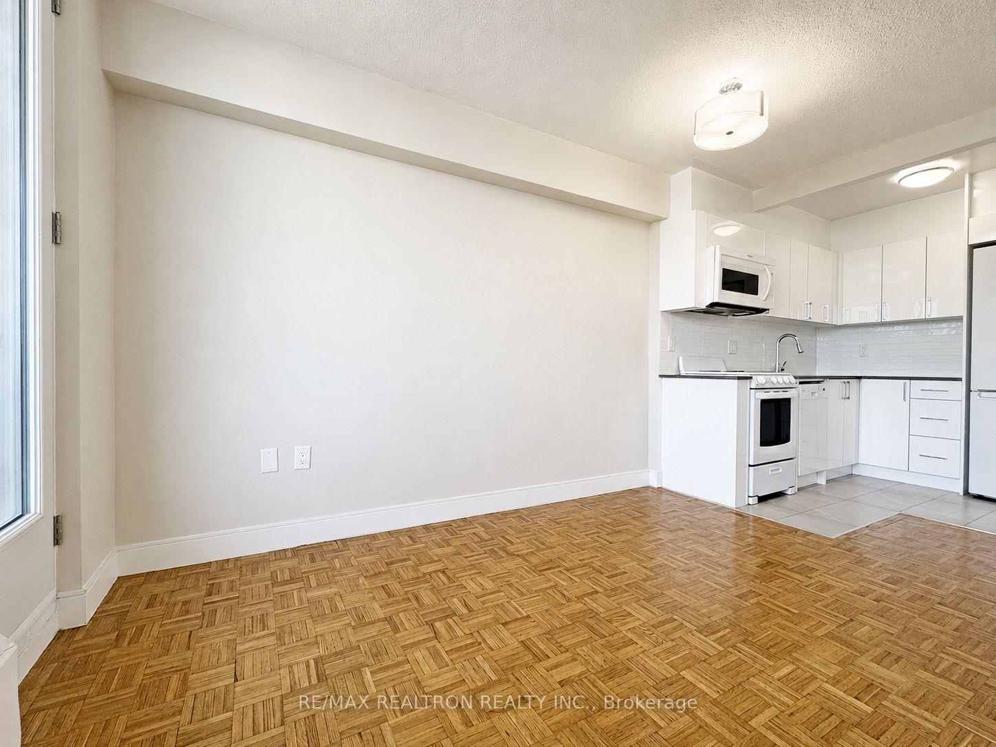 Photo 5 of Unit 907, 1500 Bathurst Street, Toronto, Humewood-Cedarvale — HOMEH