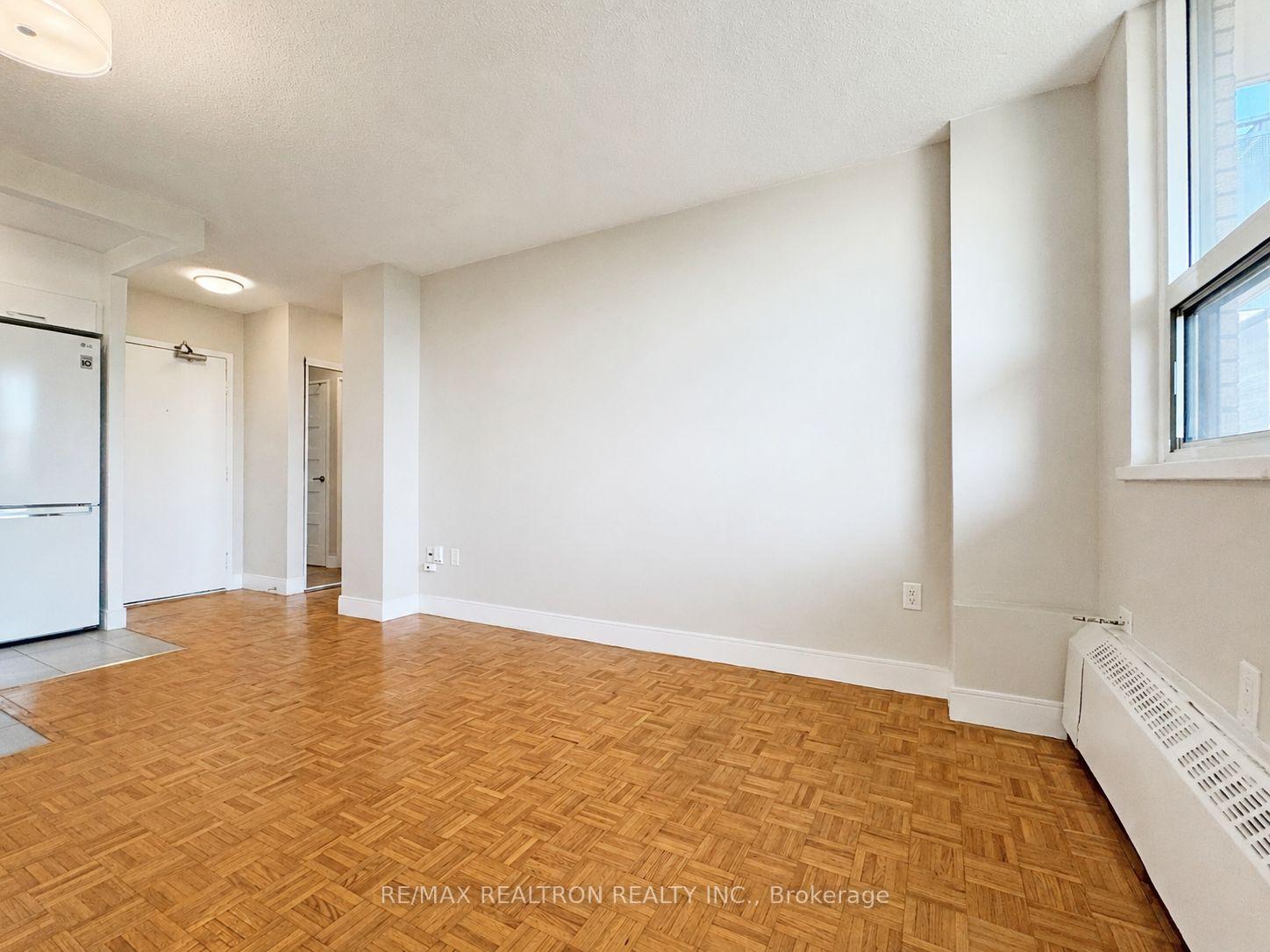 Photo 6 of Unit 907, 1500 Bathurst Street, Toronto, Humewood-Cedarvale — HOMEH