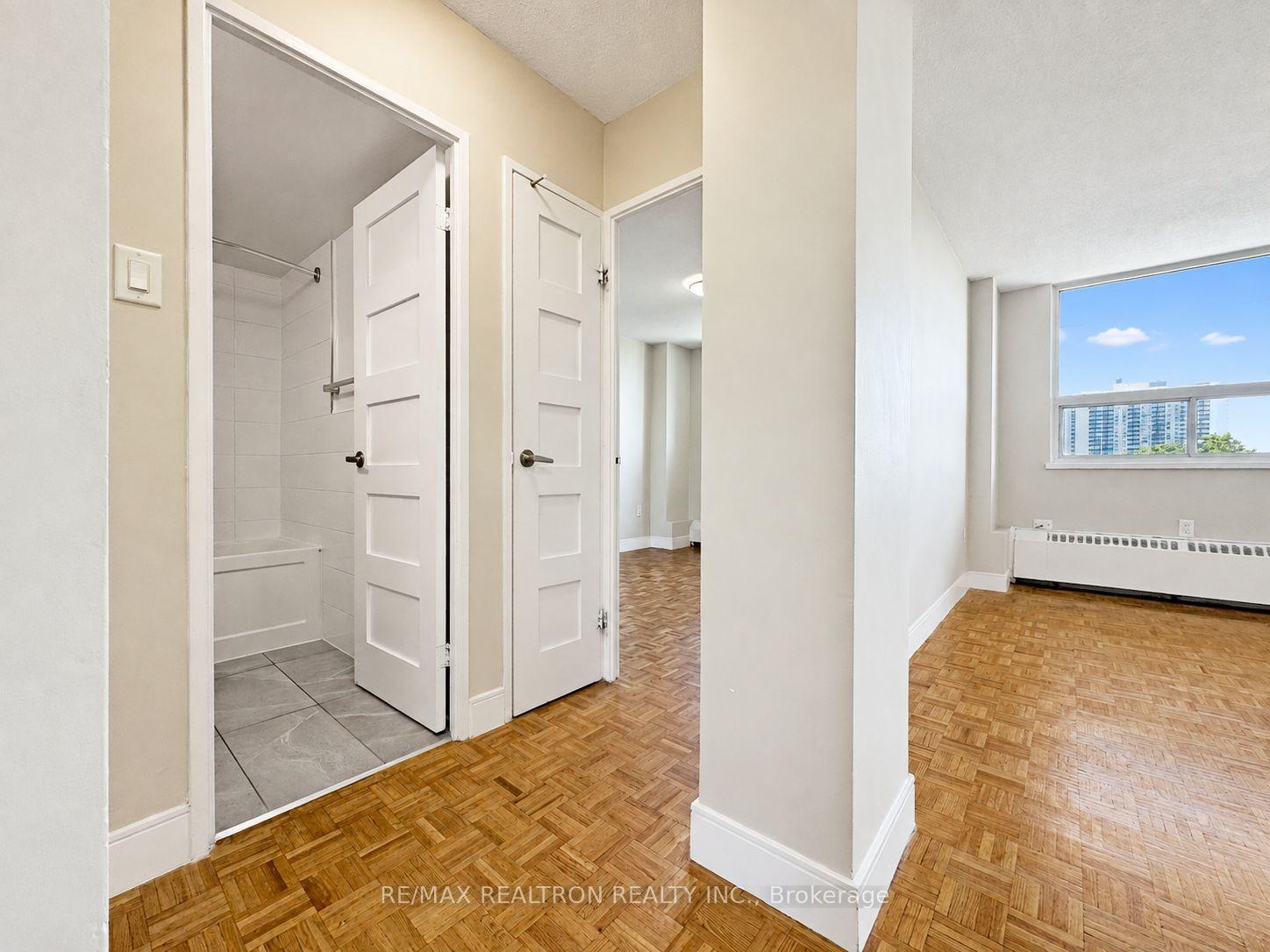 Photo 8 of Unit 907, 1500 Bathurst Street, Toronto, Humewood-Cedarvale — HOMEH