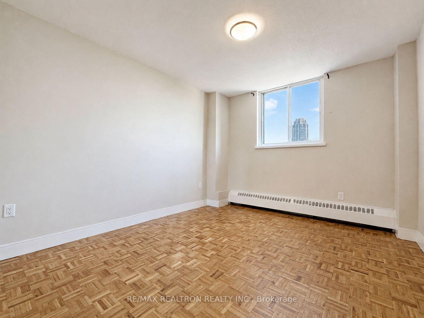 Photo 9 of Unit 907, 1500 Bathurst Street, Toronto, Humewood-Cedarvale — HOMEH