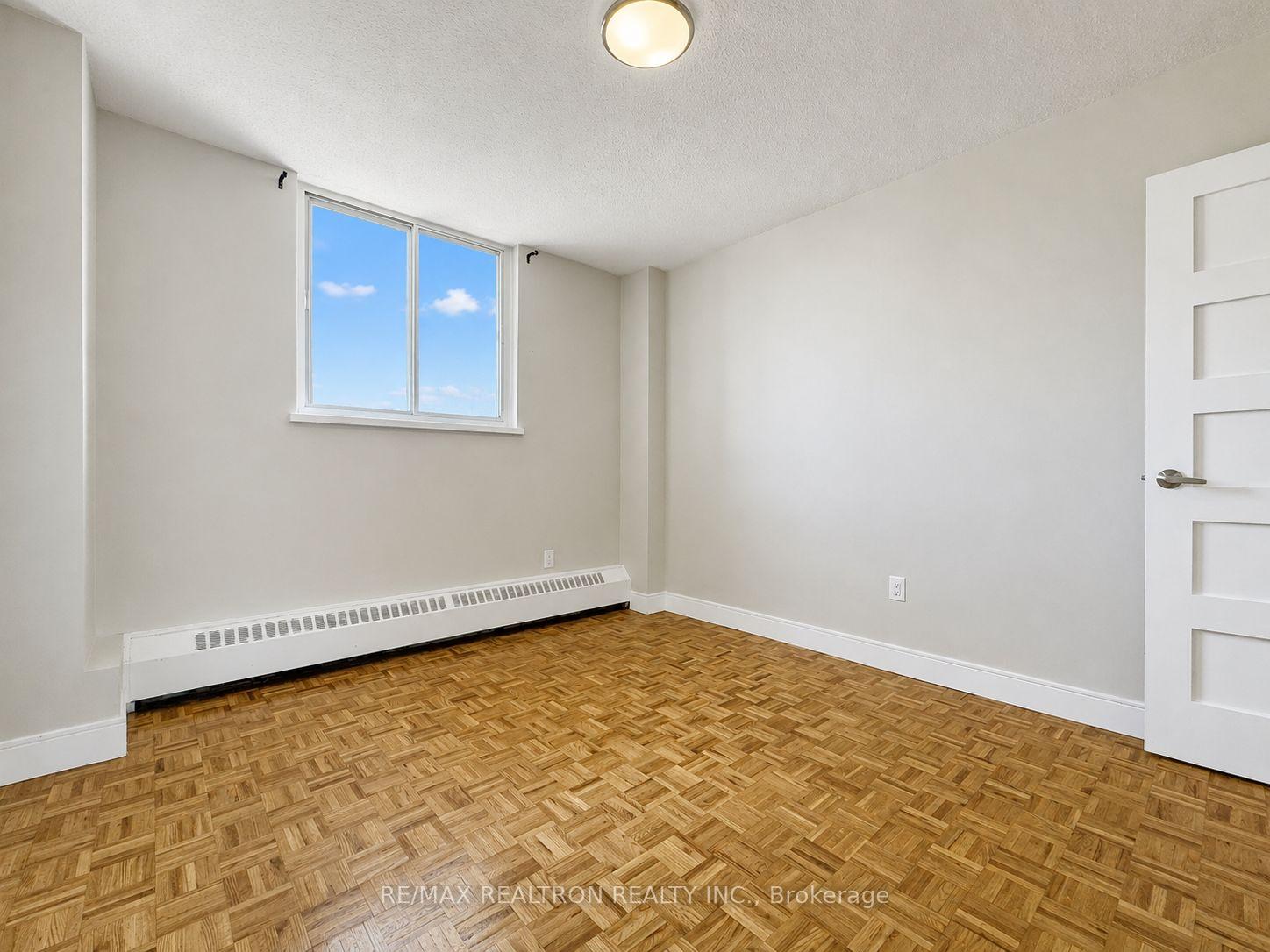 Photo 10 of Unit 907, 1500 Bathurst Street, Toronto, Humewood-Cedarvale — HOMEH