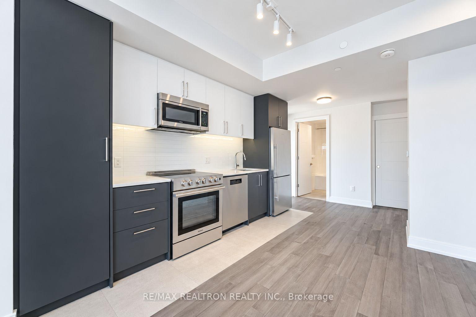 Photo 4 of Unit 804, 2525 Bathurst Street, Toronto, Forest Hill North — HOMEH