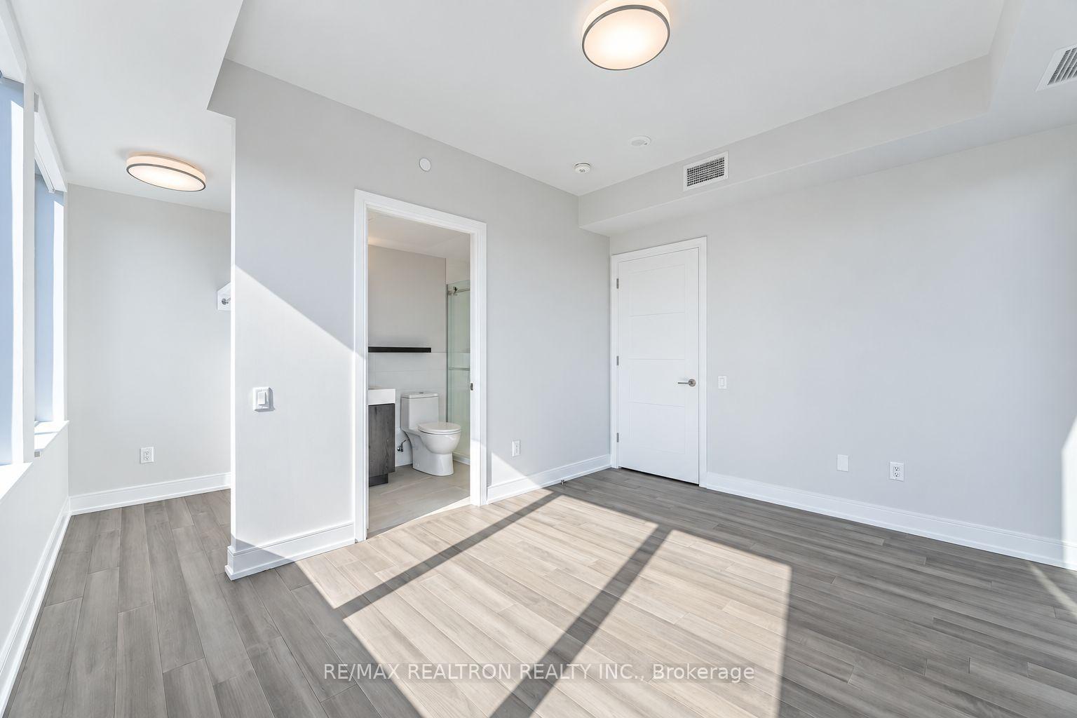 Photo 6 of Unit 804, 2525 Bathurst Street, Toronto, Forest Hill North — HOMEH