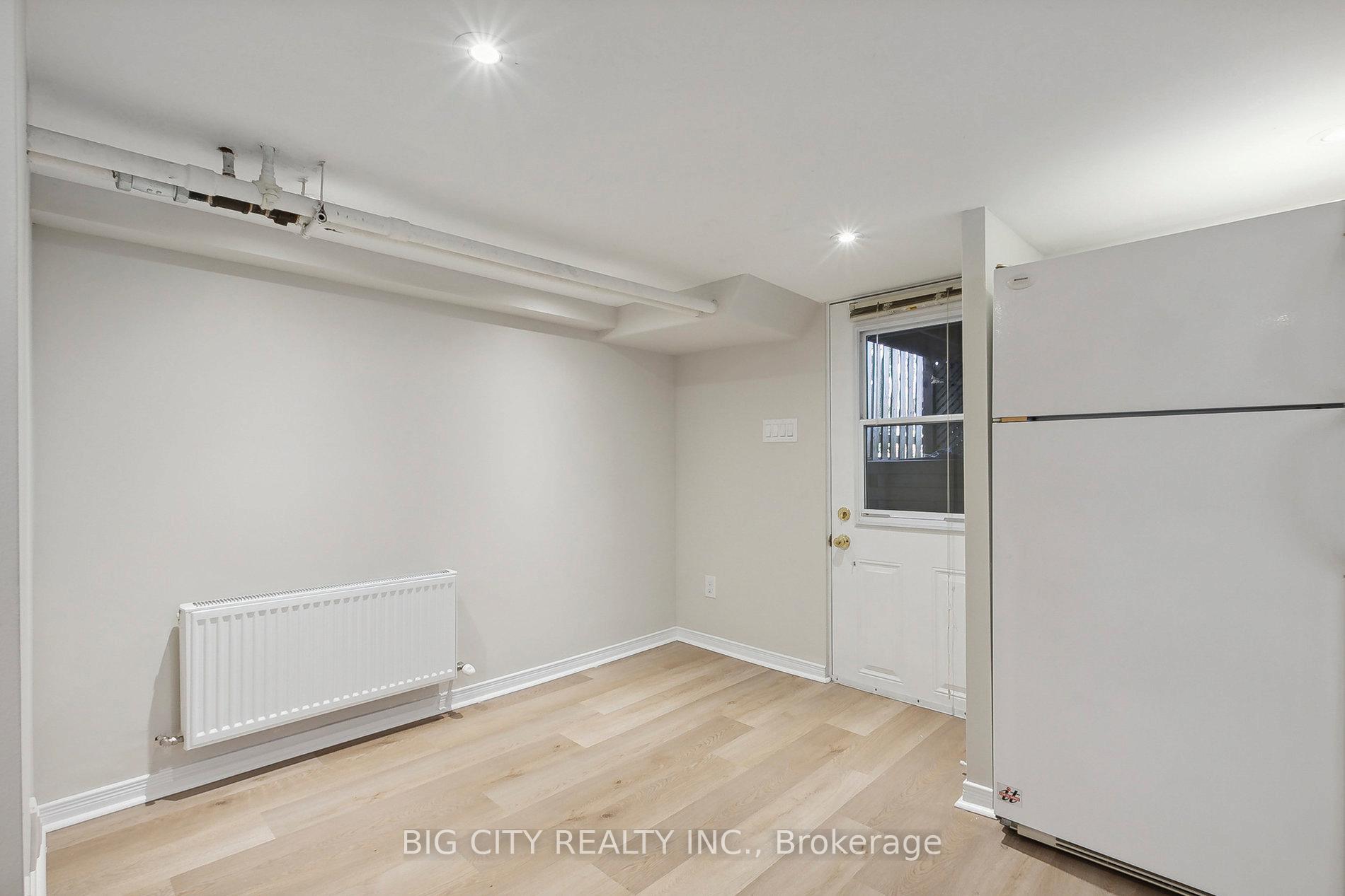 Photo 2 of Unit Lower, 178 Douglas Avenue N, Toronto, Lawrence Park North — HOMEH