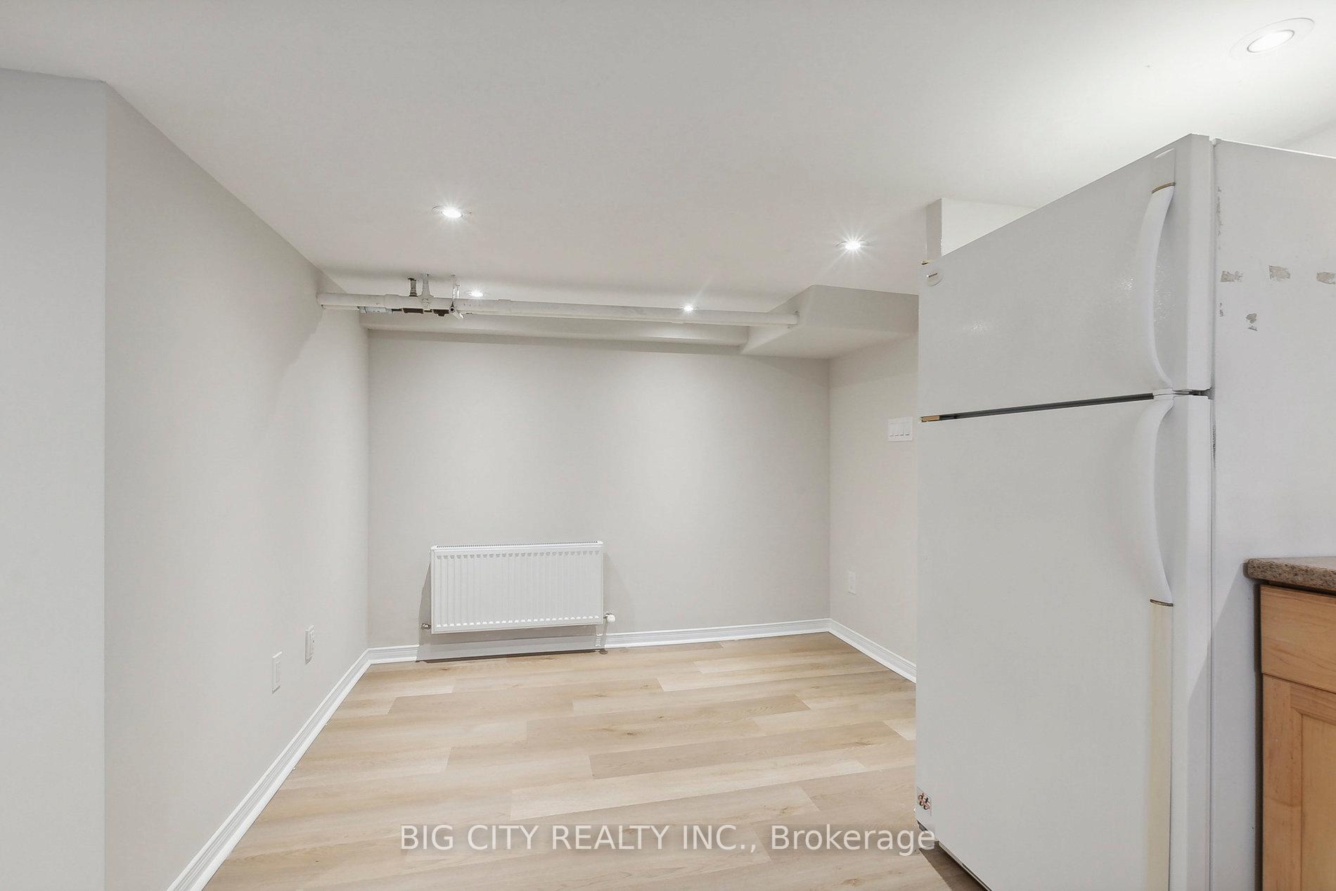 Photo 3 of Unit Lower, 178 Douglas Avenue N, Toronto, Lawrence Park North — HOMEH