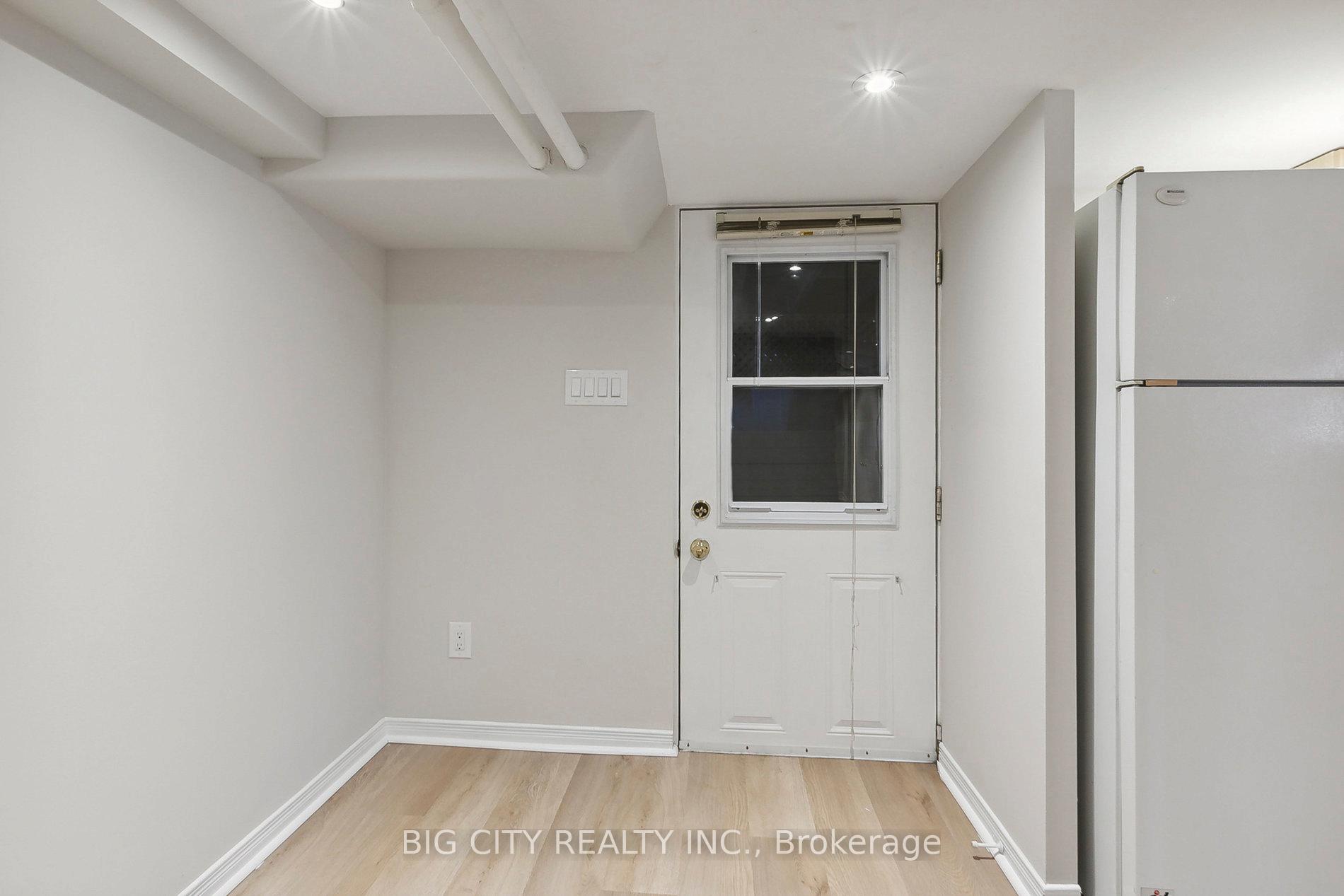 Photo 4 of Unit Lower, 178 Douglas Avenue N, Toronto, Lawrence Park North — HOMEH