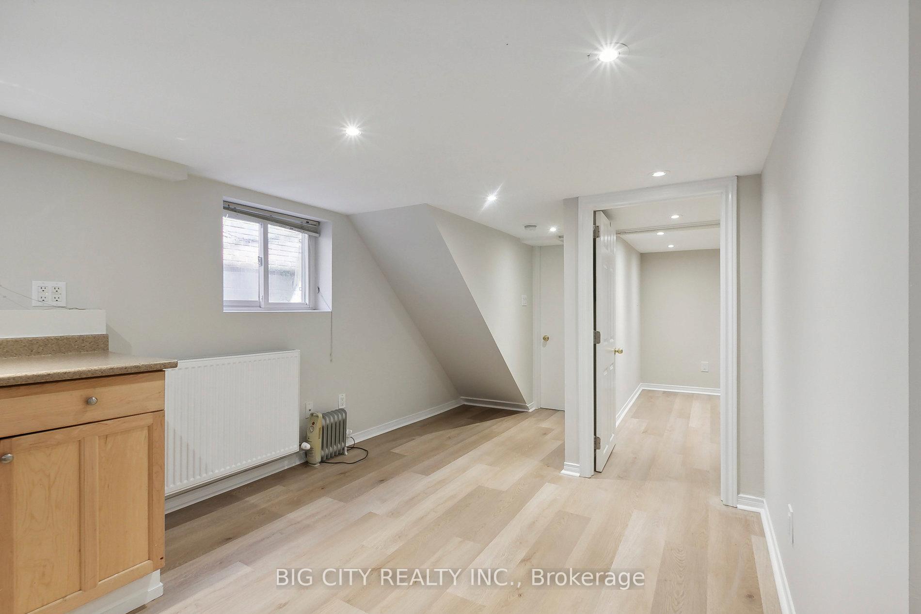 Photo 5 of Unit Lower, 178 Douglas Avenue N, Toronto, Lawrence Park North — HOMEH