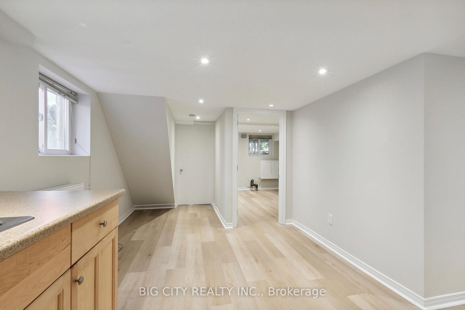 Photo 6 of Unit Lower, 178 Douglas Avenue N, Toronto, Lawrence Park North — HOMEH