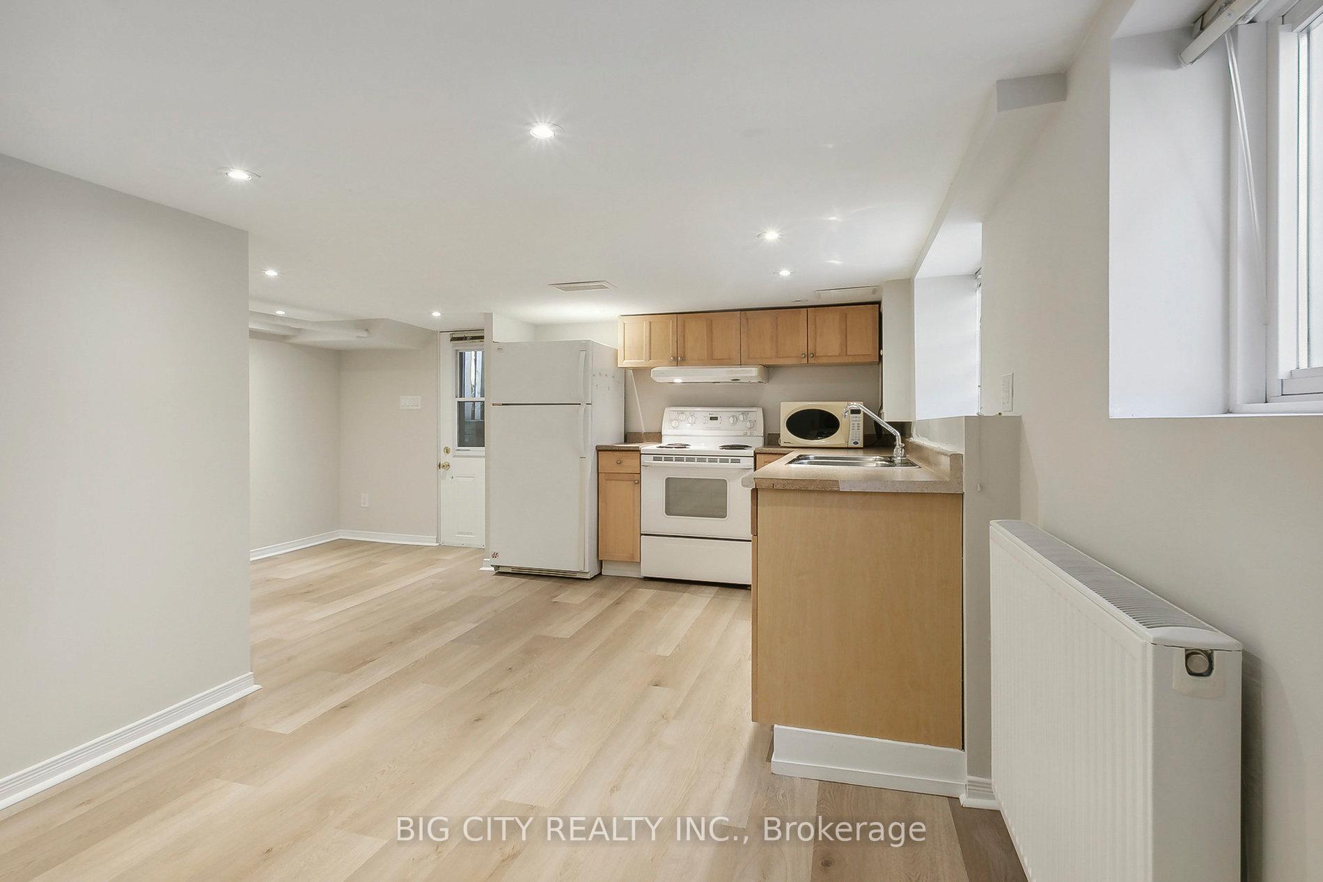 Photo 7 of Unit Lower, 178 Douglas Avenue N, Toronto, Lawrence Park North — HOMEH