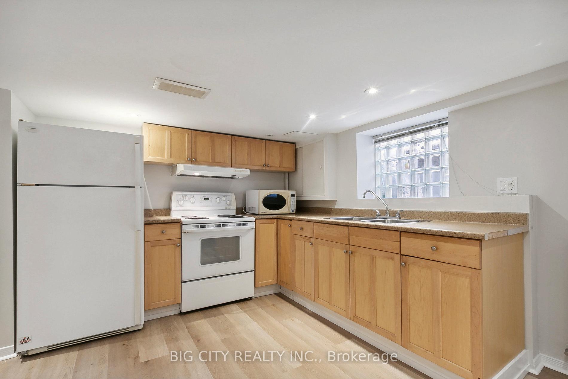 Photo 9 of Unit Lower, 178 Douglas Avenue N, Toronto, Lawrence Park North — HOMEH