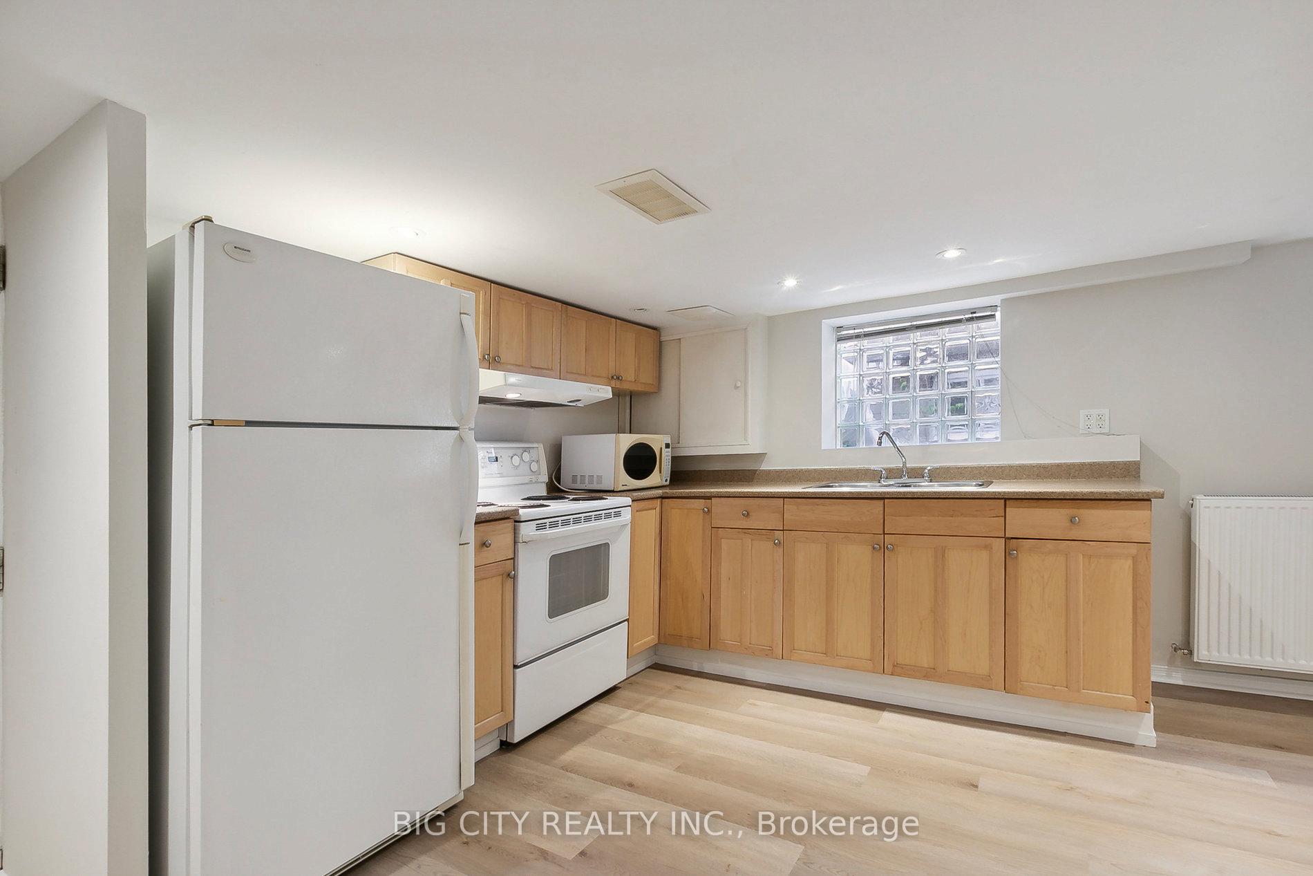 Photo 10 of Unit Lower, 178 Douglas Avenue N, Toronto, Lawrence Park North — HOMEH